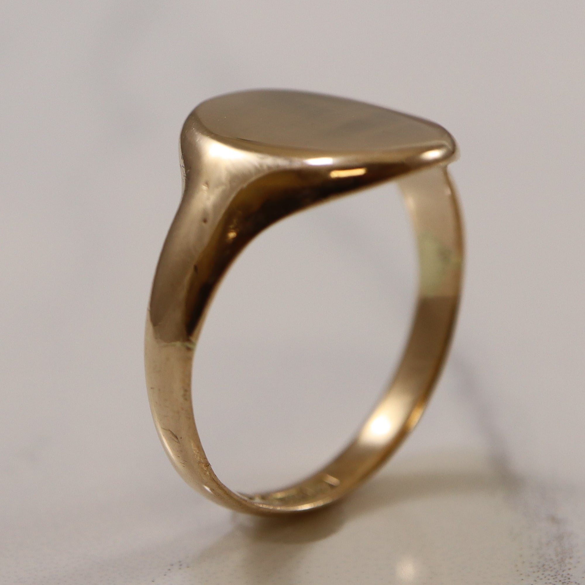 1940s Oval Signet Ring | SZ 8.75 |