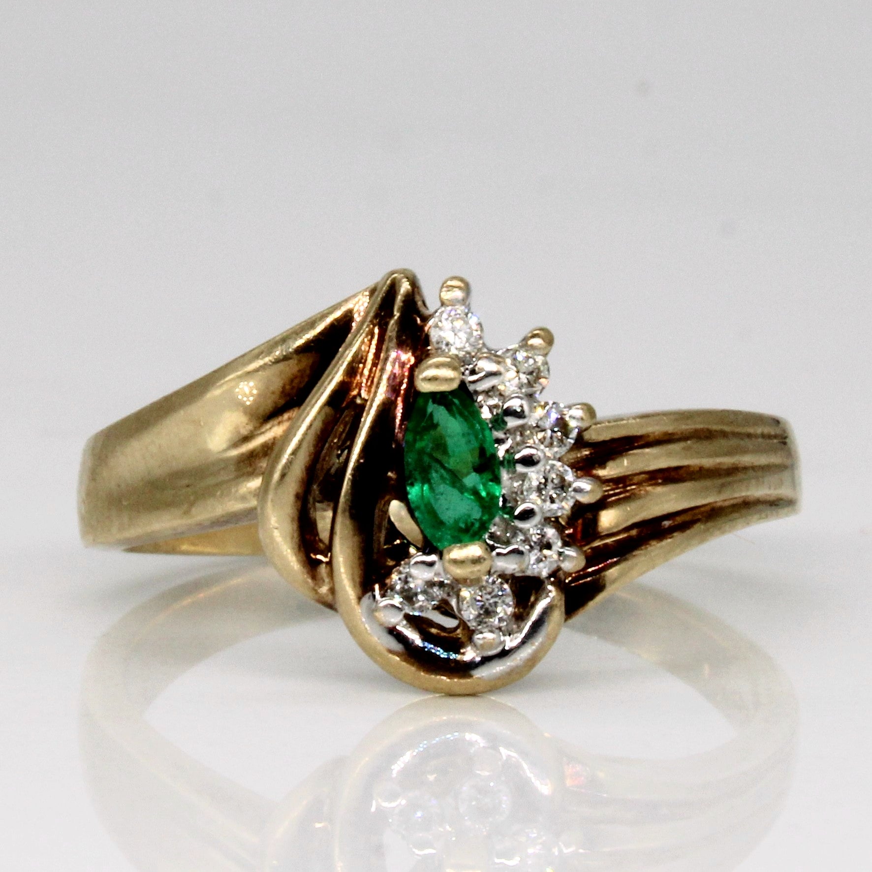 Emerald & Diamond Ring | 0.11ct, 0.07ctw | SZ 8.25 |