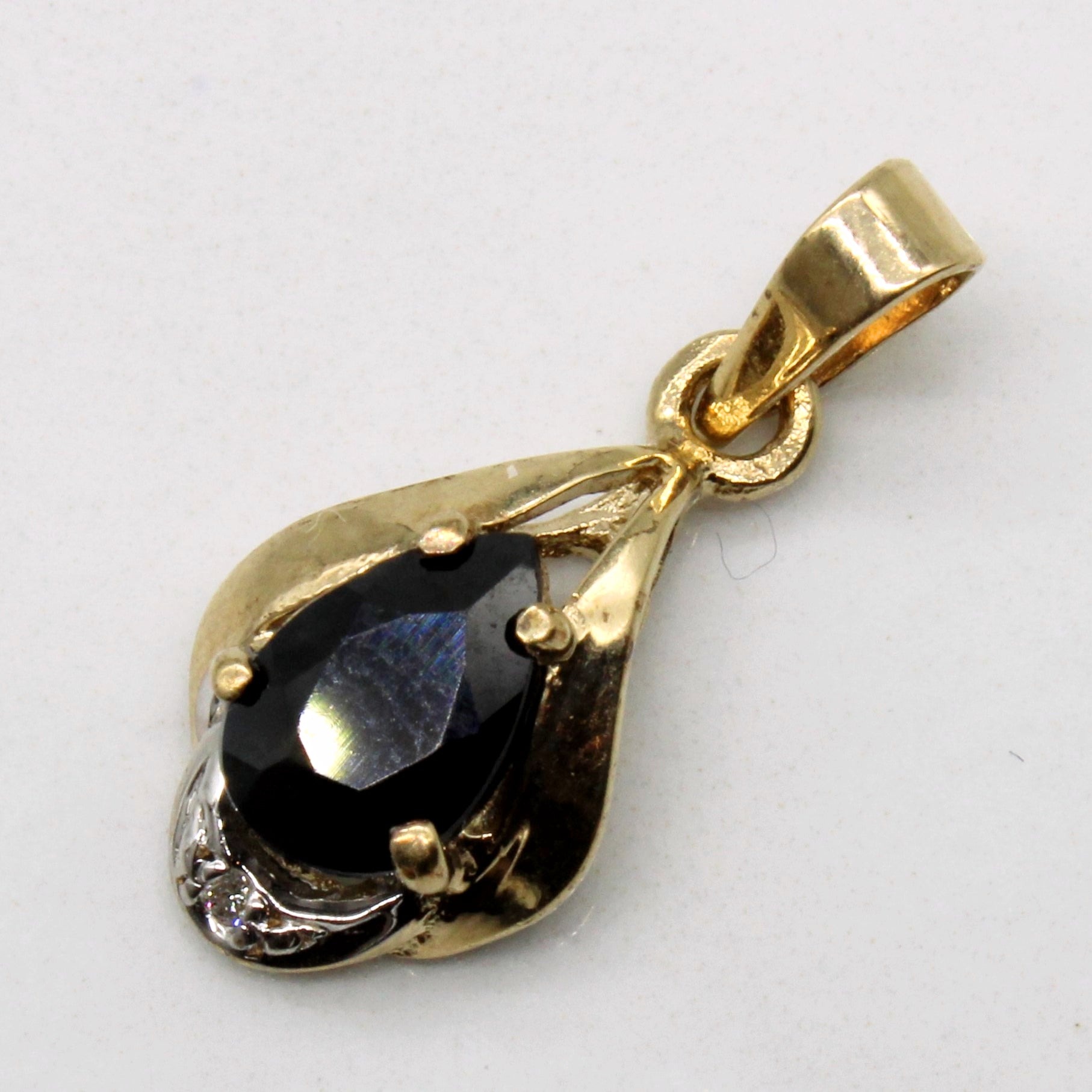 Sapphire & Diamond Pendant | 0.80ct, 0.01ct |