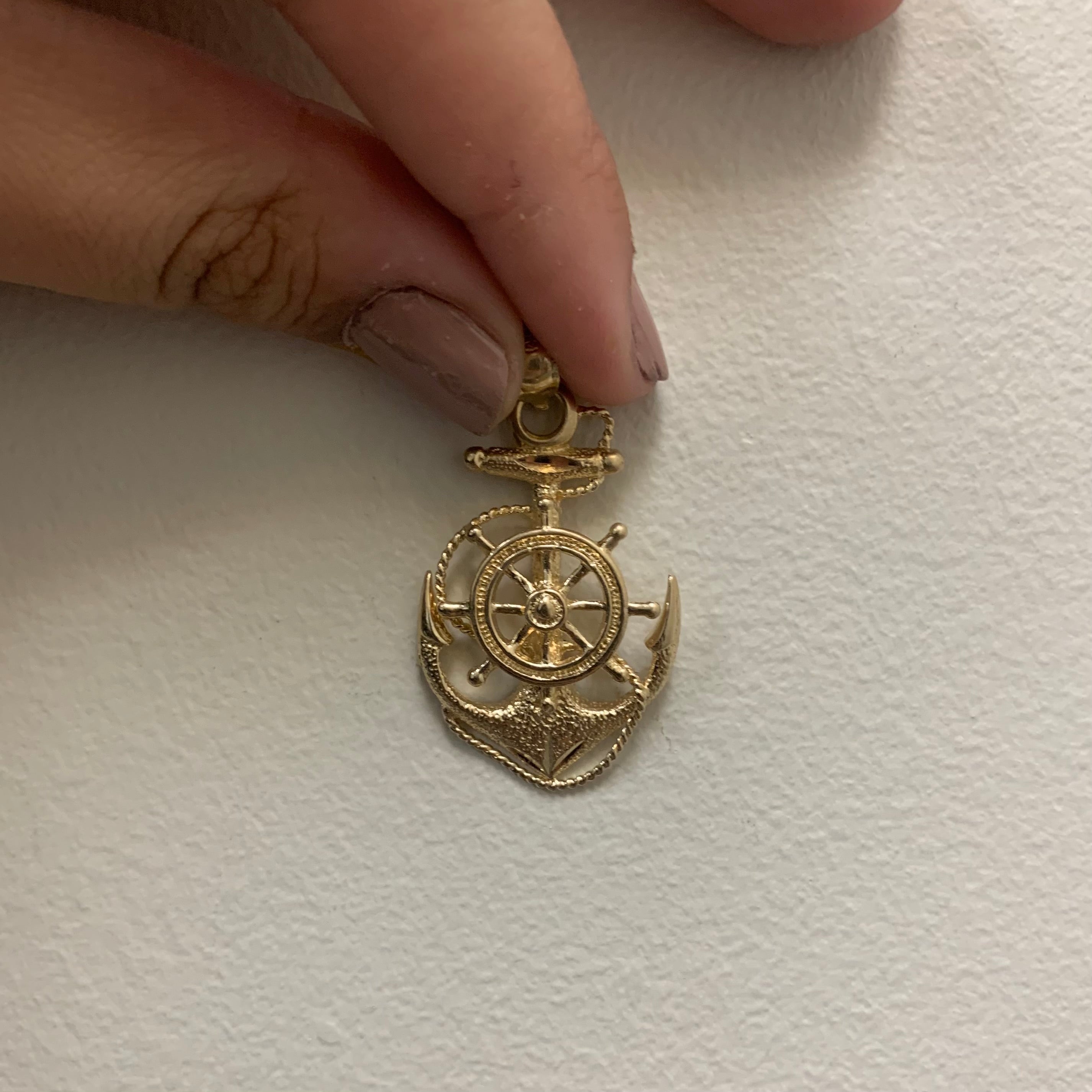 Yellow Gold Anchor Pendant |