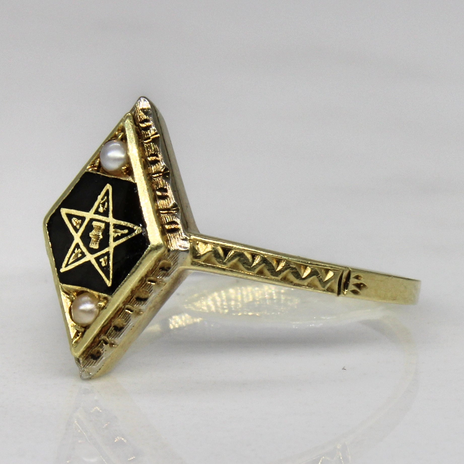 Masonic Seed Pearl Ring | SZ 5.5 |