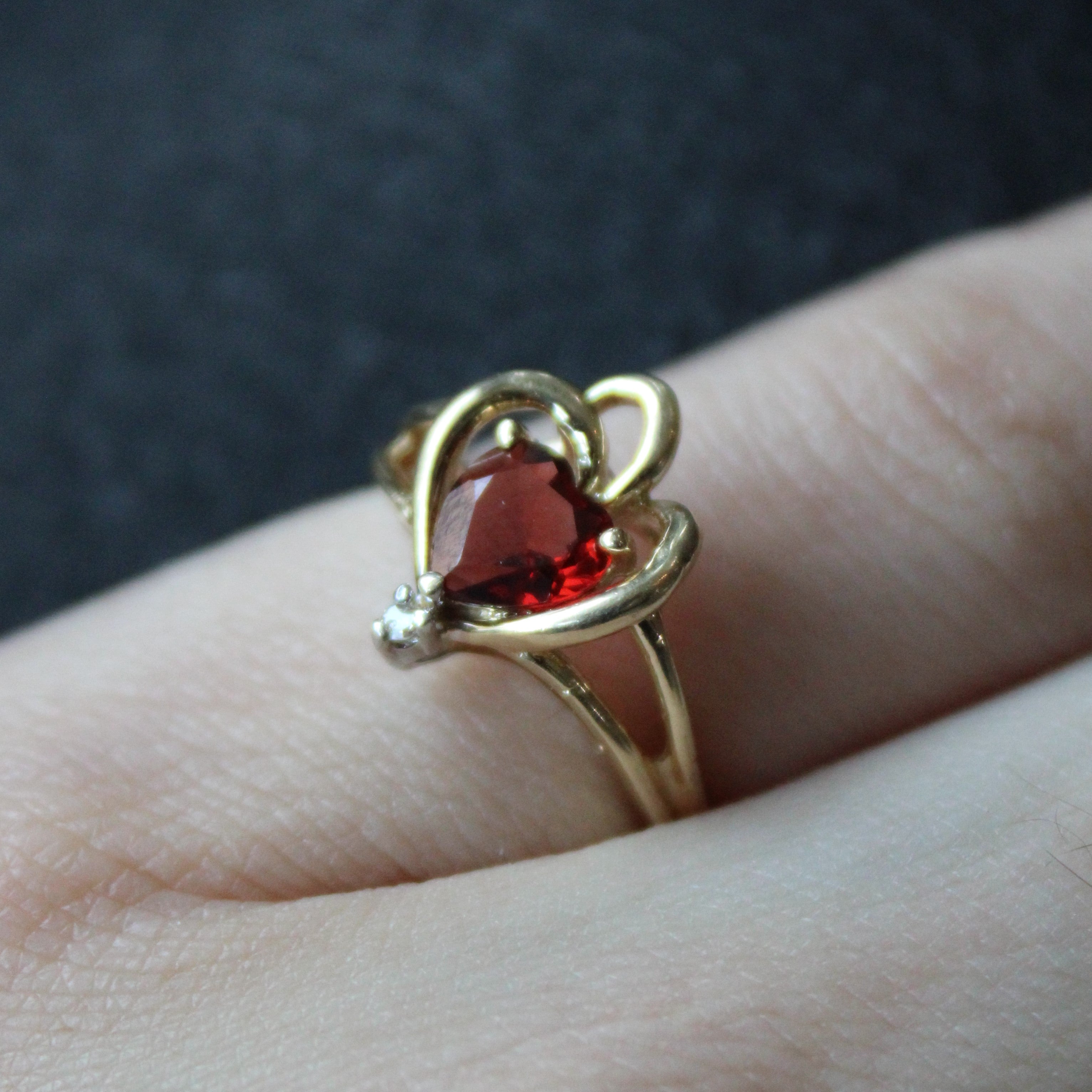 Garnet & Diamond Heart Ring | 0.60ct, 0.01ct | SZ 6.5 |