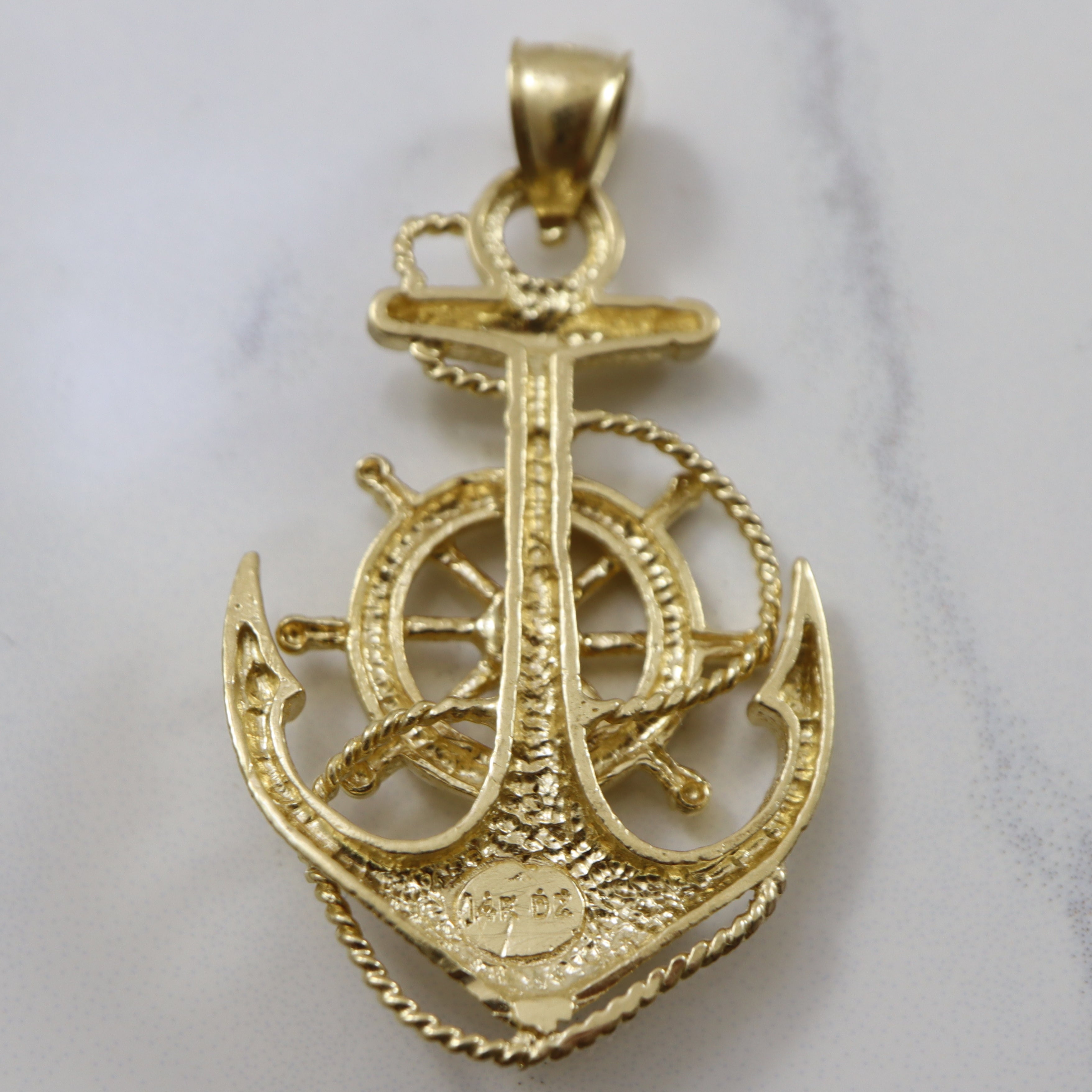 Yellow Gold Anchor Pendant |