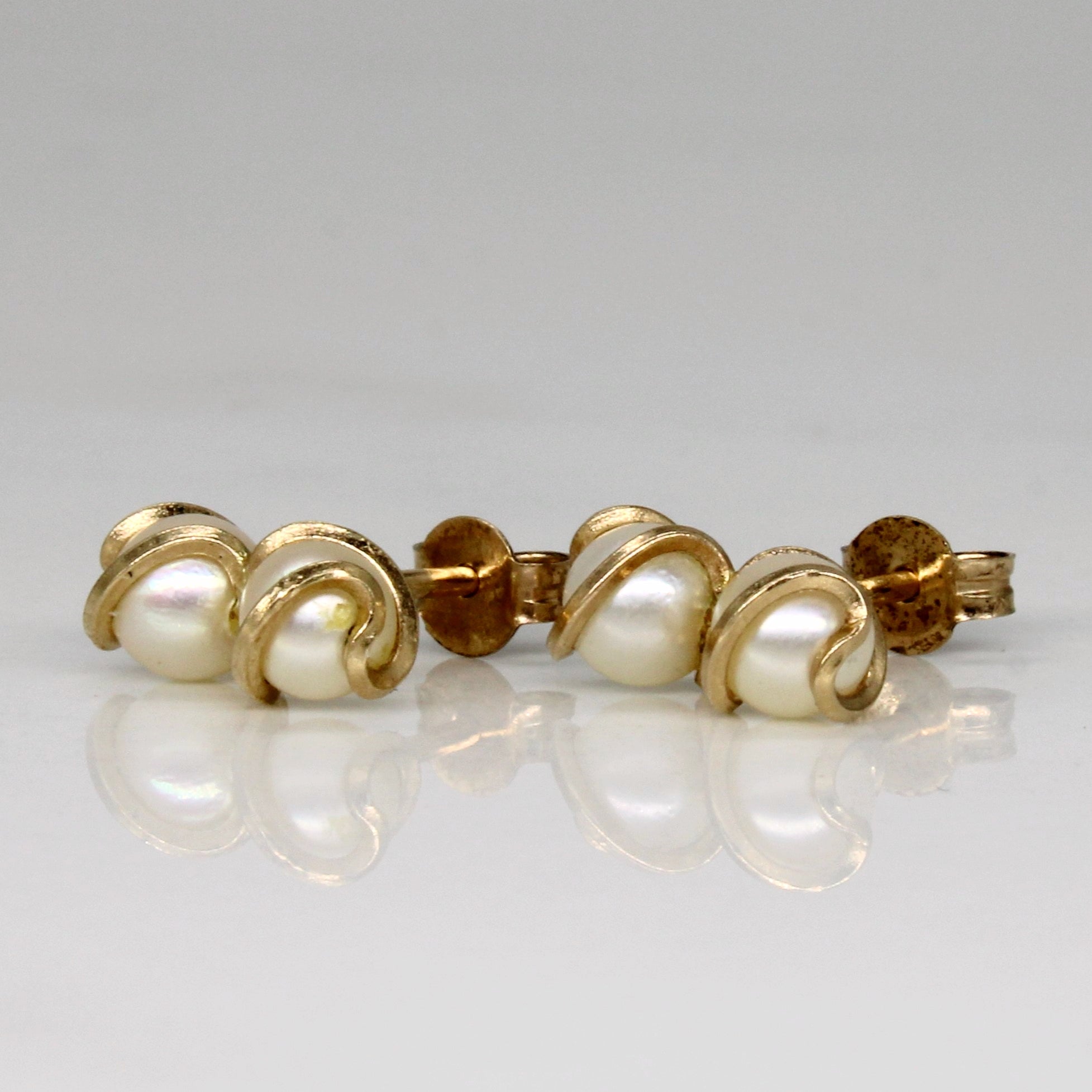Twisted Pearl Stud Earrings |