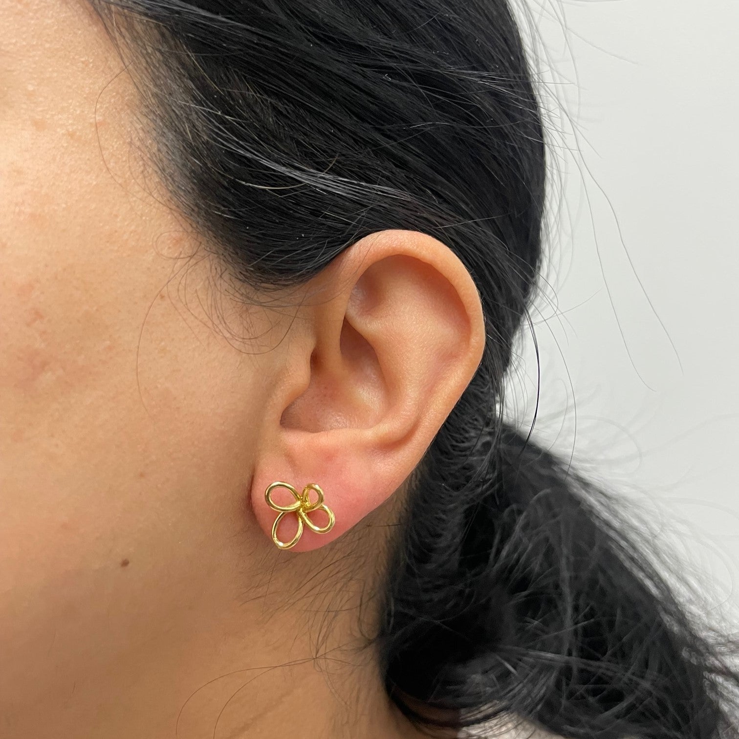 Boucles d'oreilles à clous florales abstraites | 