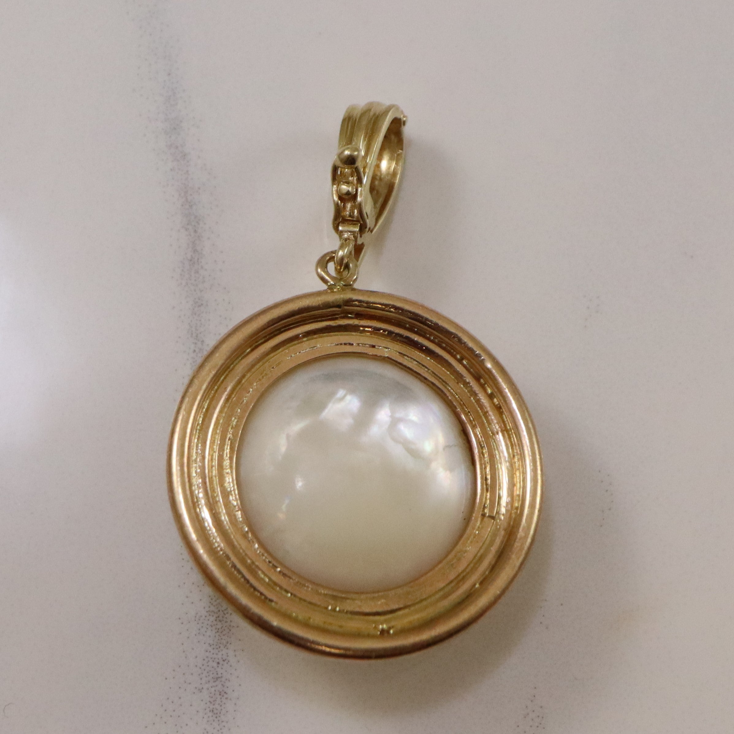 Bezel Set Mabe Pearl Pendant | 20.00ct |