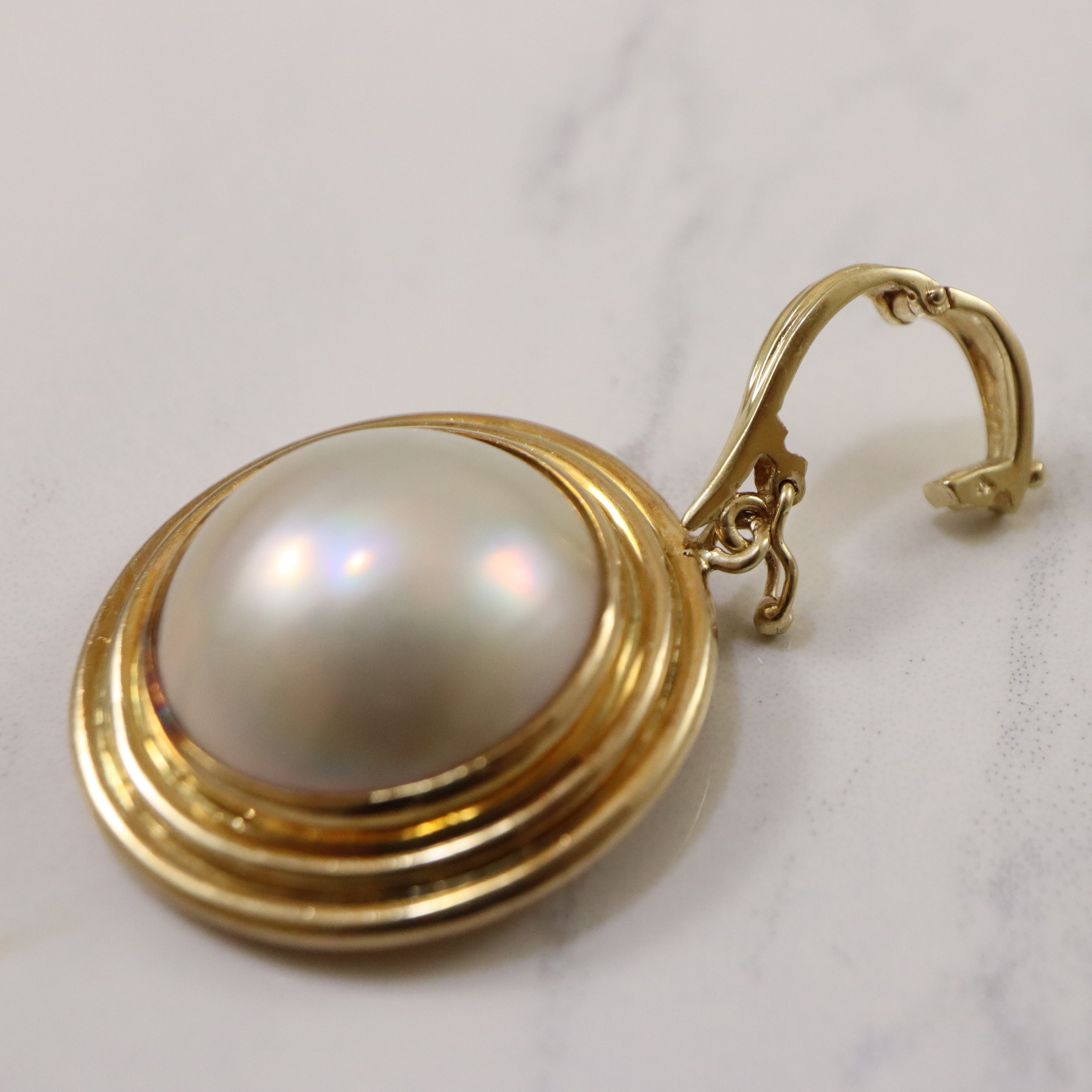 Bezel Set Mabe Pearl Pendant | 20.00ct |