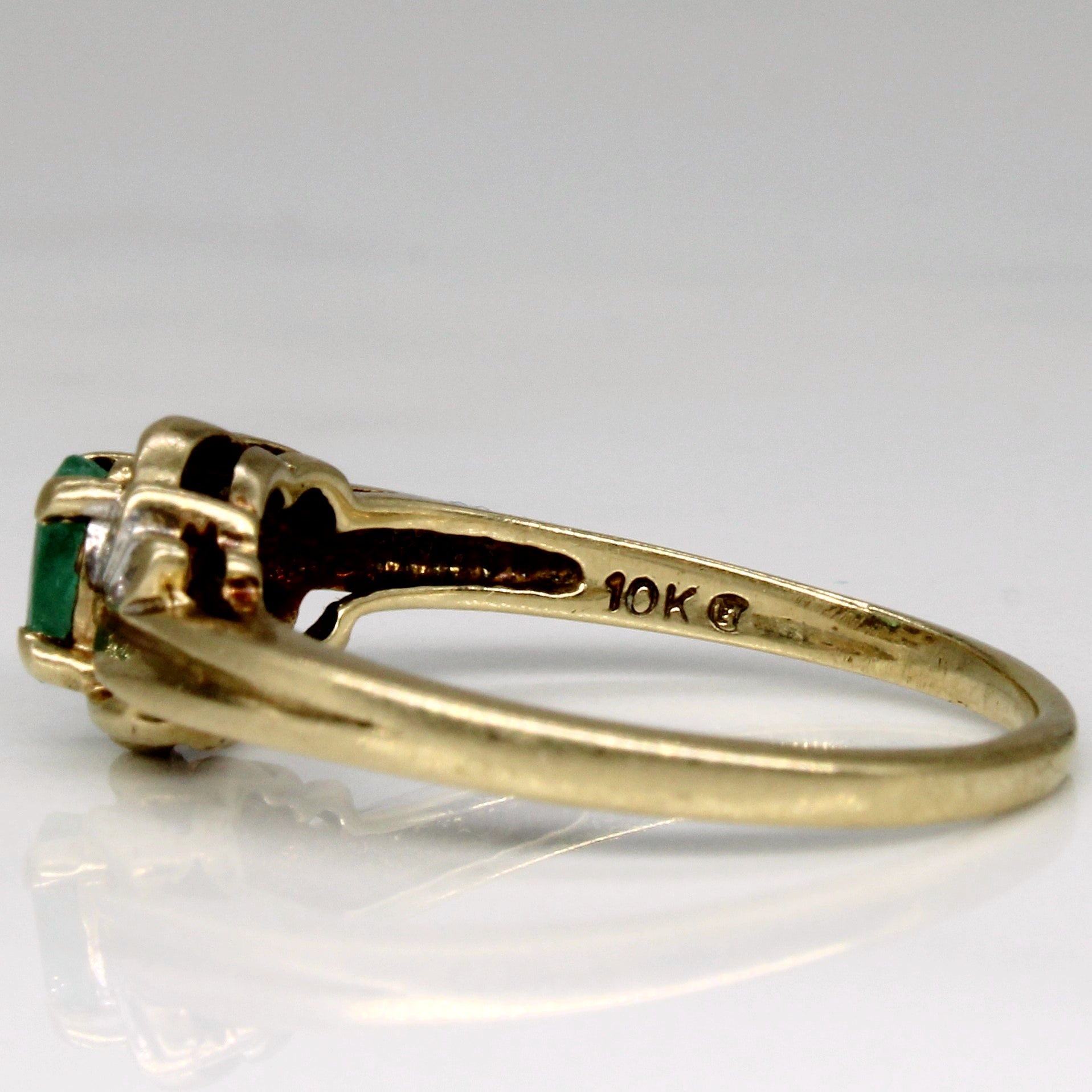 Emerald & Diamond Ring | 0.21ct, 0.02ctw | SZ 6.5 |