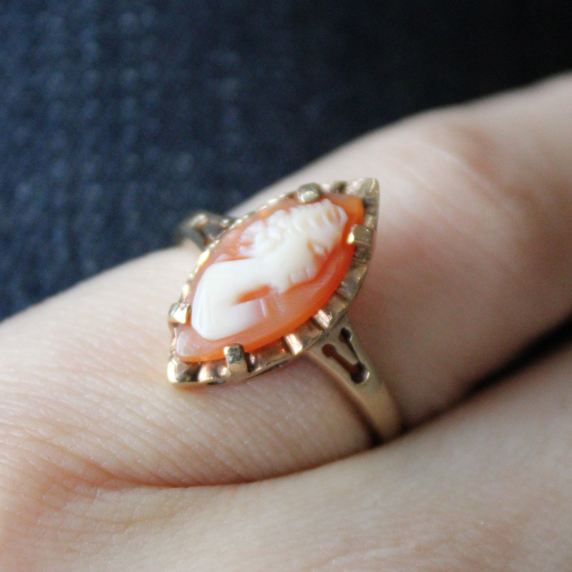 Seashell Cameo Cocktail Ring | 1.40ct | SZ 6 |