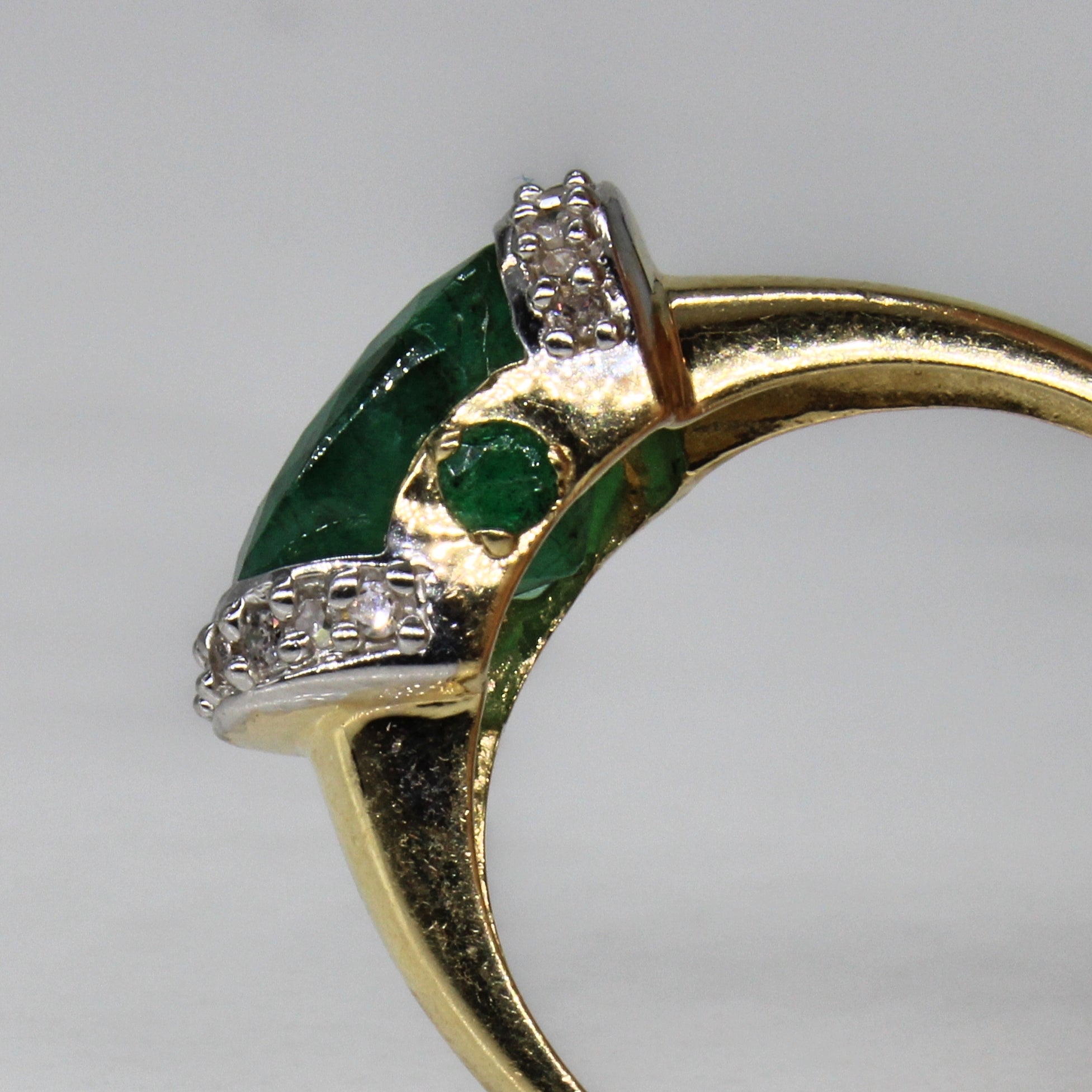 Emerald & Diamond Ring | 2.28ctw, 0.10ctw | SZ 7 |