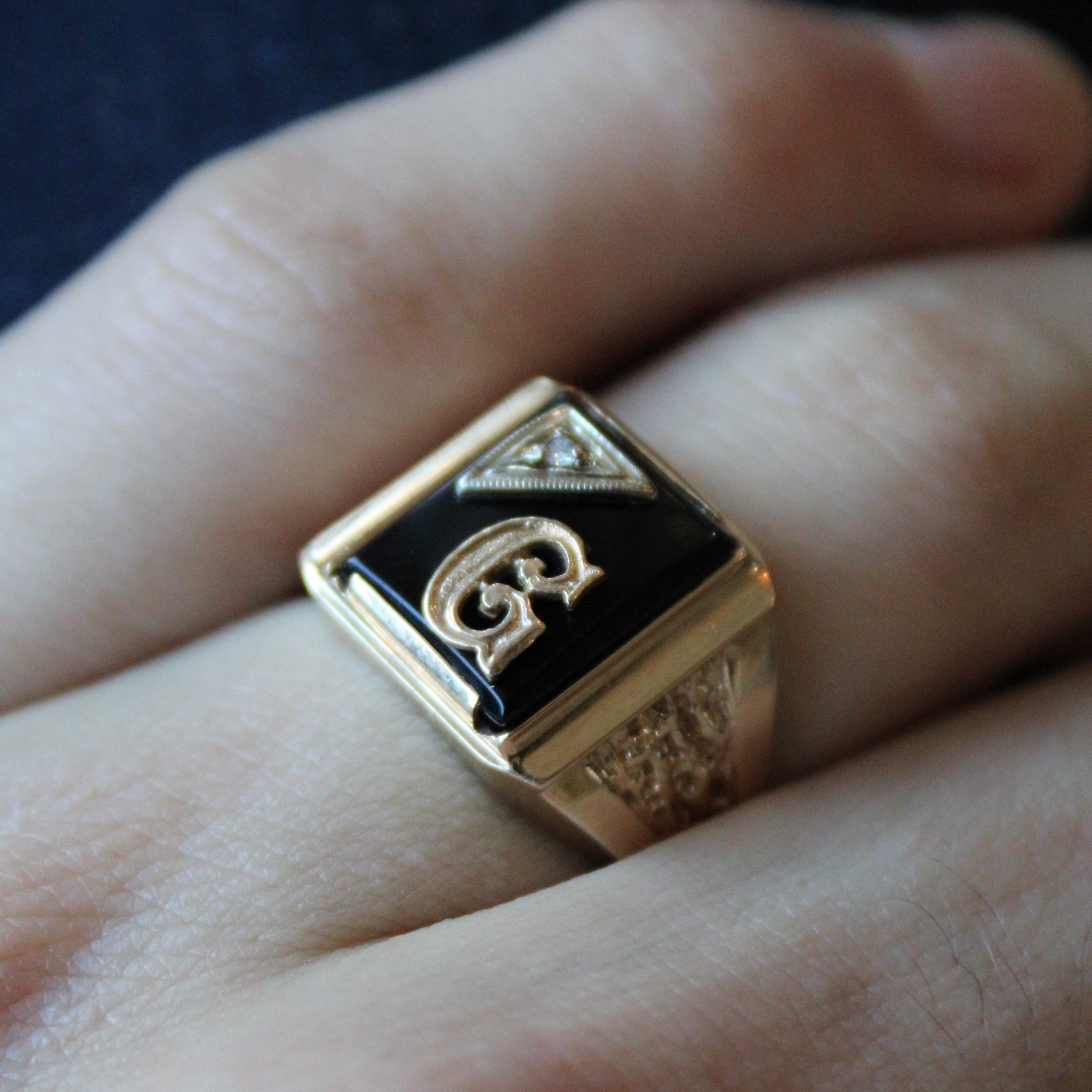 Black Onyx & Diamond Initial 'G' Ring | 2.00ct, 0.01ct | SZ 7.25 |
