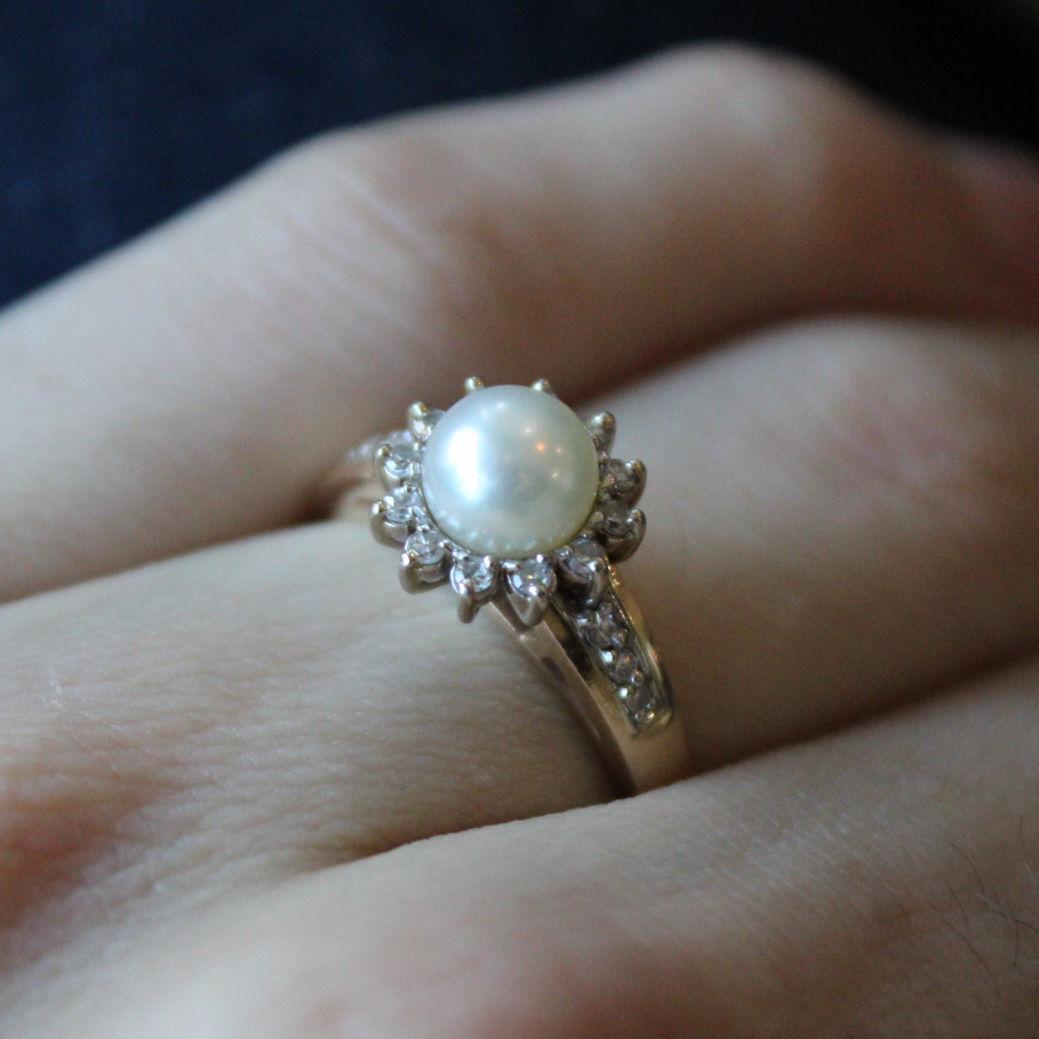 Diamond Halo Pearl Ring | 0.17ctw | SZ 8 |
