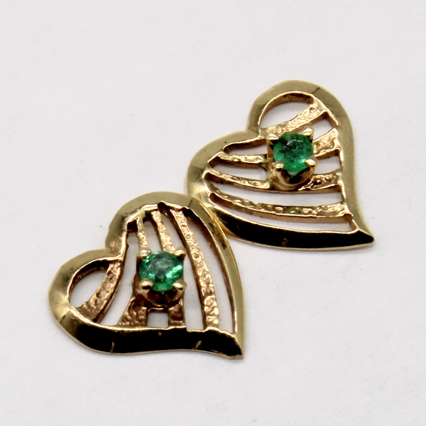 Boucles d'oreilles cœur en émeraude synthétique | 0,04 ct | 