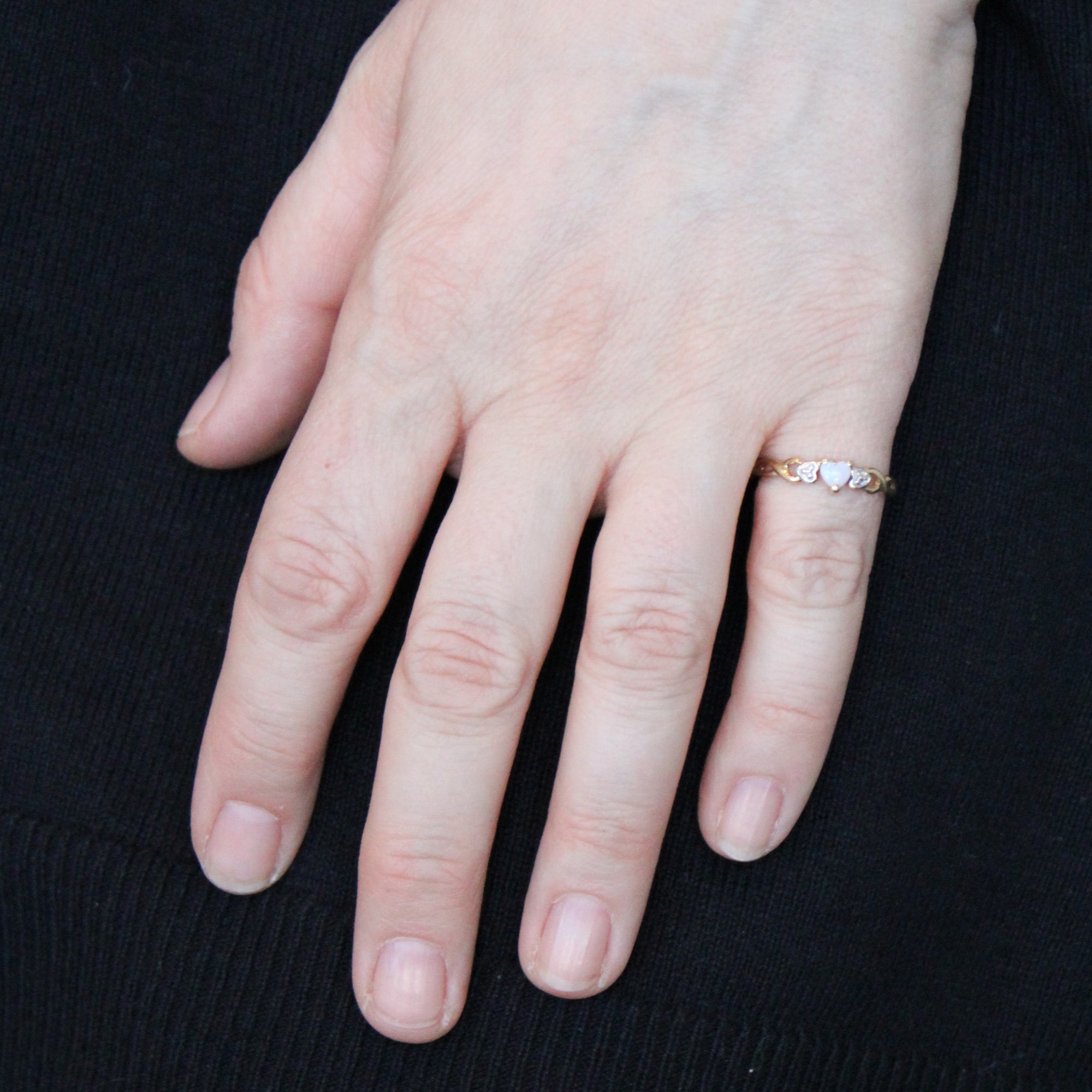 Cabochon Opal Heart Ring | 0.12ct | SZ 6.75 |
