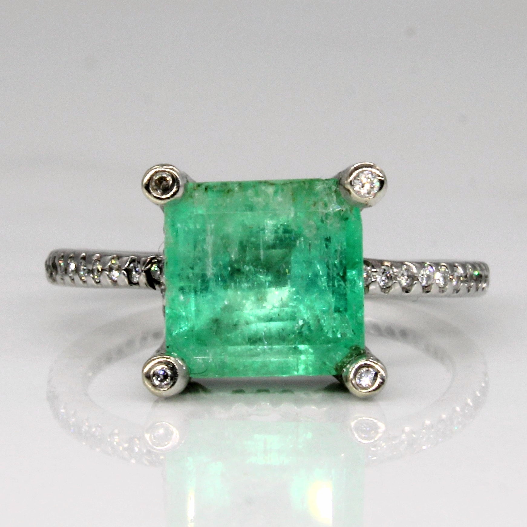Bague cocktail émeraude et diamants | 2,50 ct, 0,36 ct au total | Taille 6,25 | 