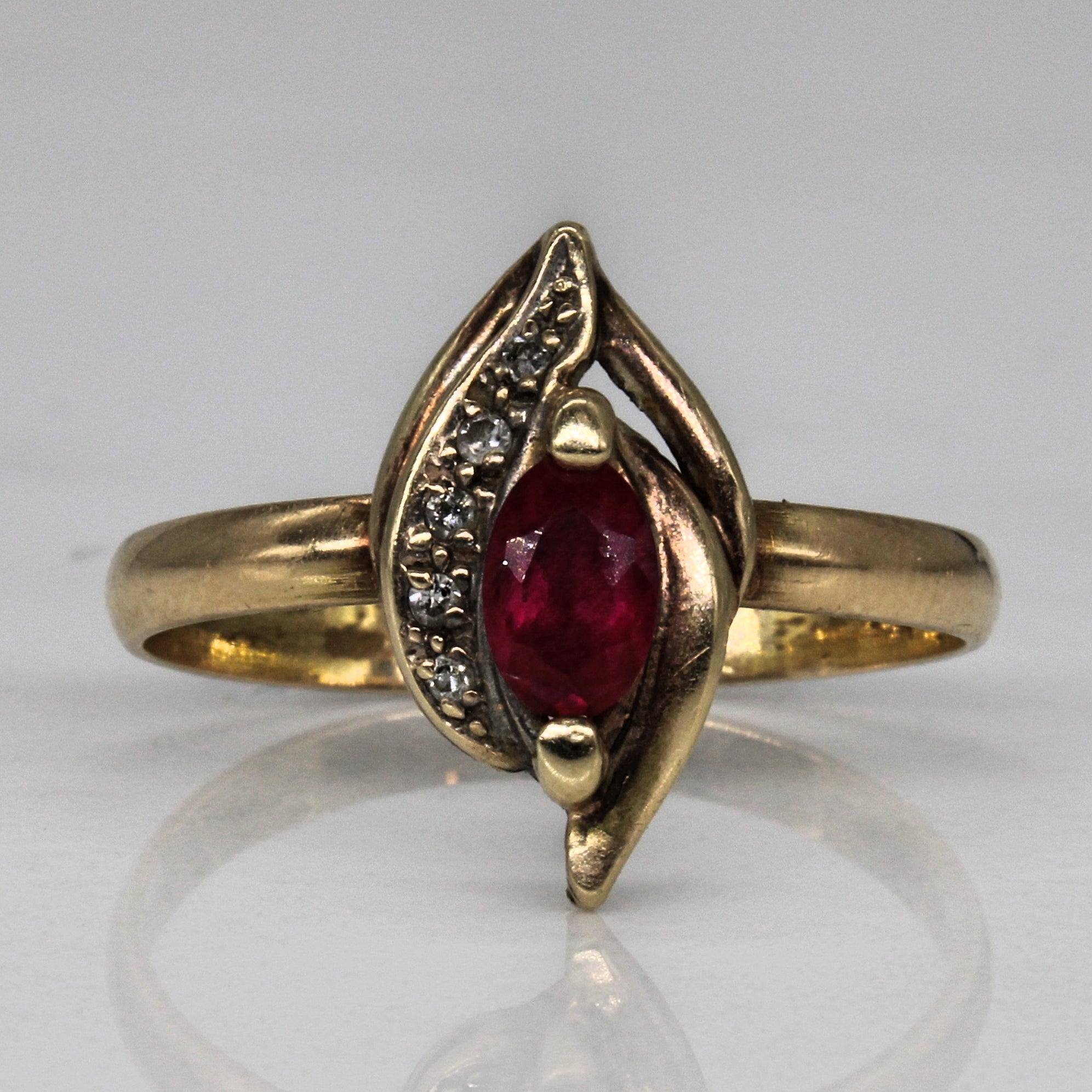 Bague rubis et diamants | 0,30 ct, 0,09 ct au total | Taille 10,5 | 