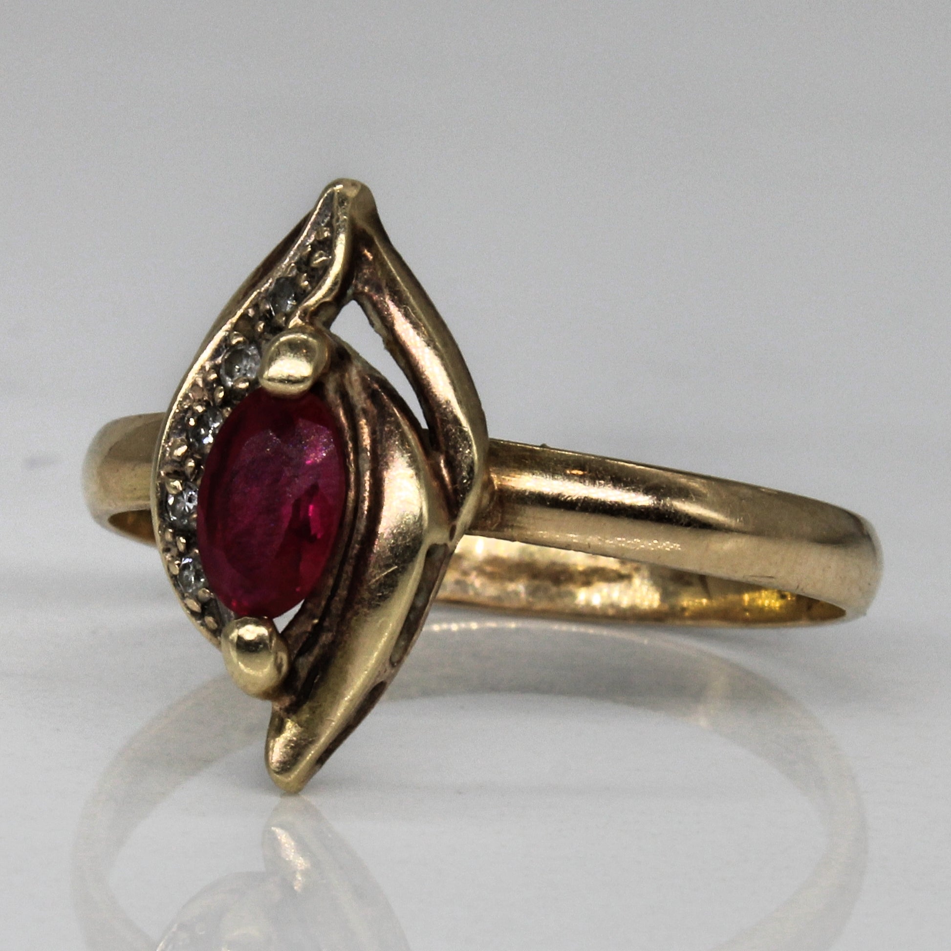 Bague rubis et diamants | 0,30 ct, 0,09 ct au total | Taille 10,5 | 