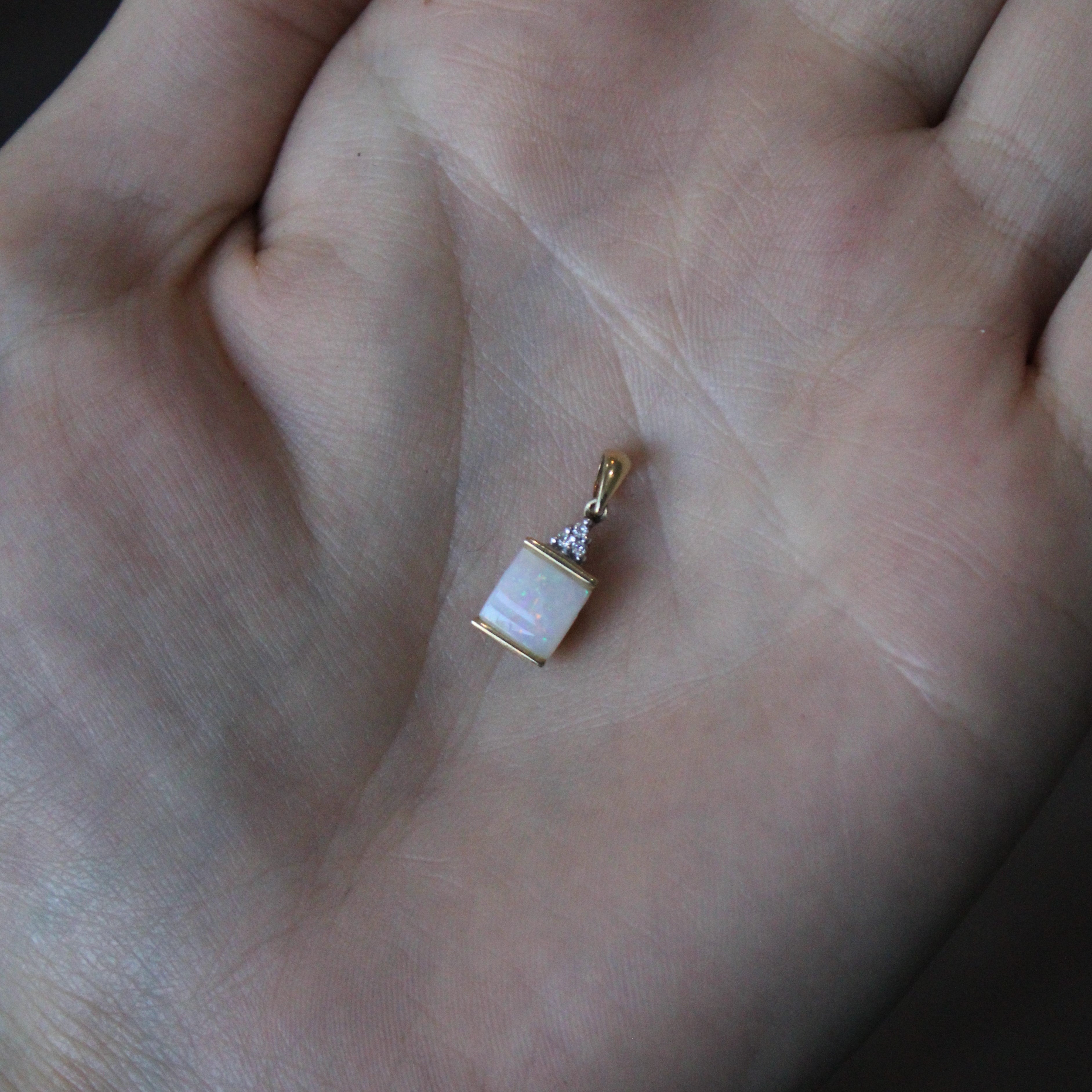 Pendentif en opale et diamants | 0,60 ct, 0,03 ct au total | 