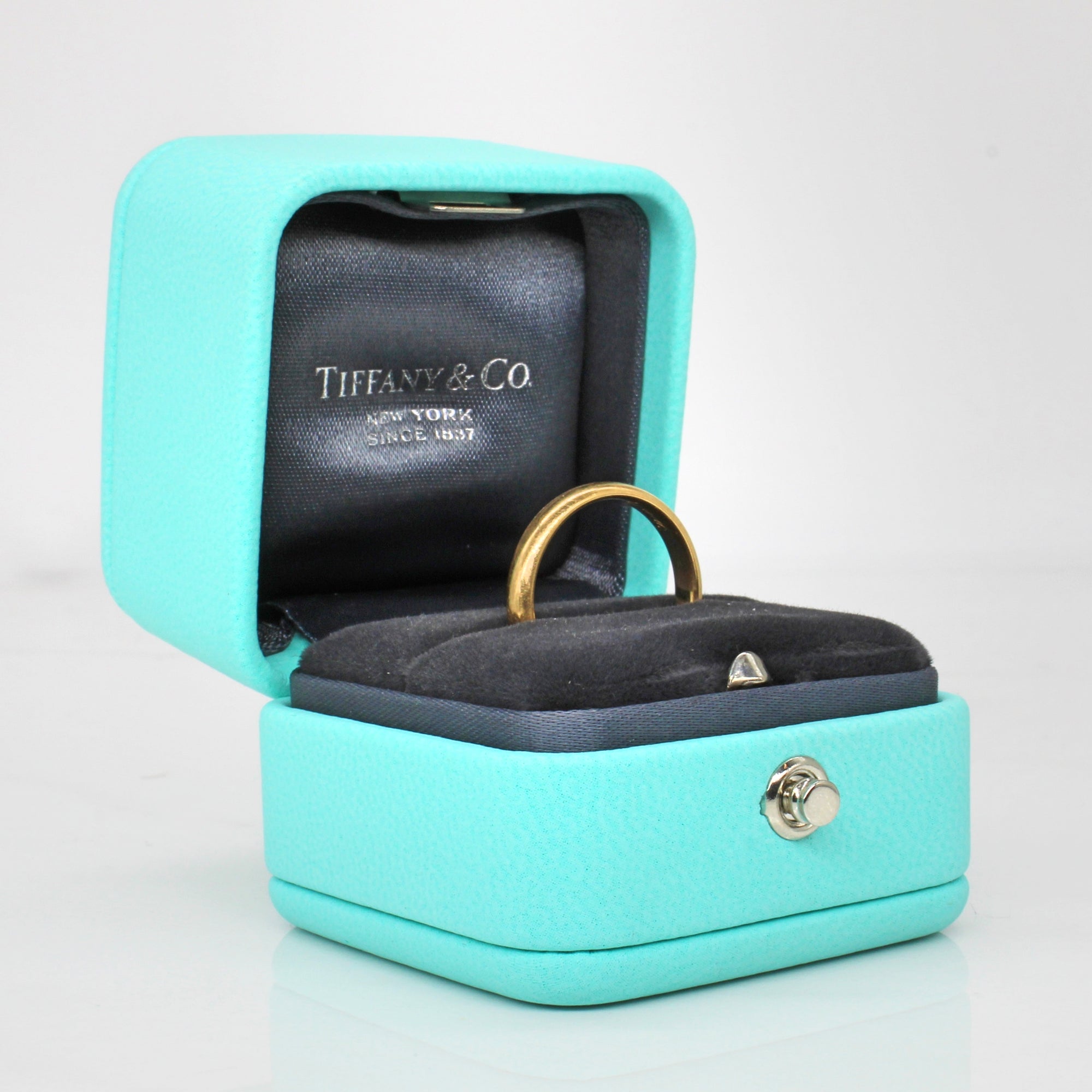 Tiffany & Co' Classic 18K Yellow Gold Band | SZ 6 |