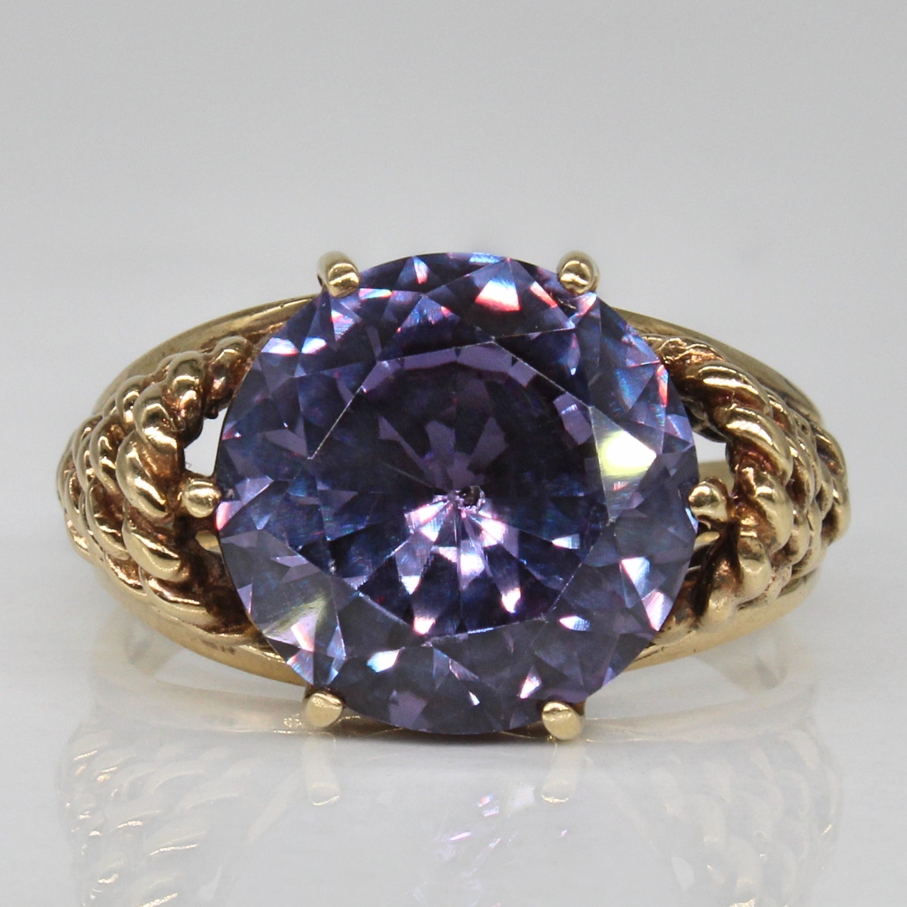 Synthetic Colour Change Sapphire Ring | 10.75ct | SZ 7.5 |
