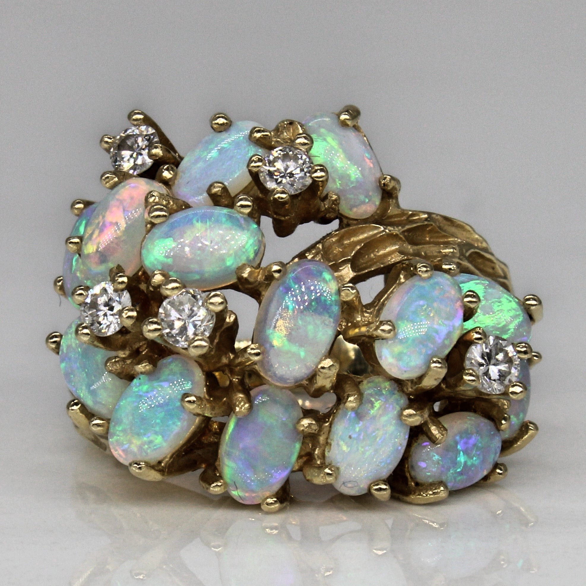 Bague sertie haut en opale et diamants | 2,30 ct, 0,23 ct | Taille 5 | 