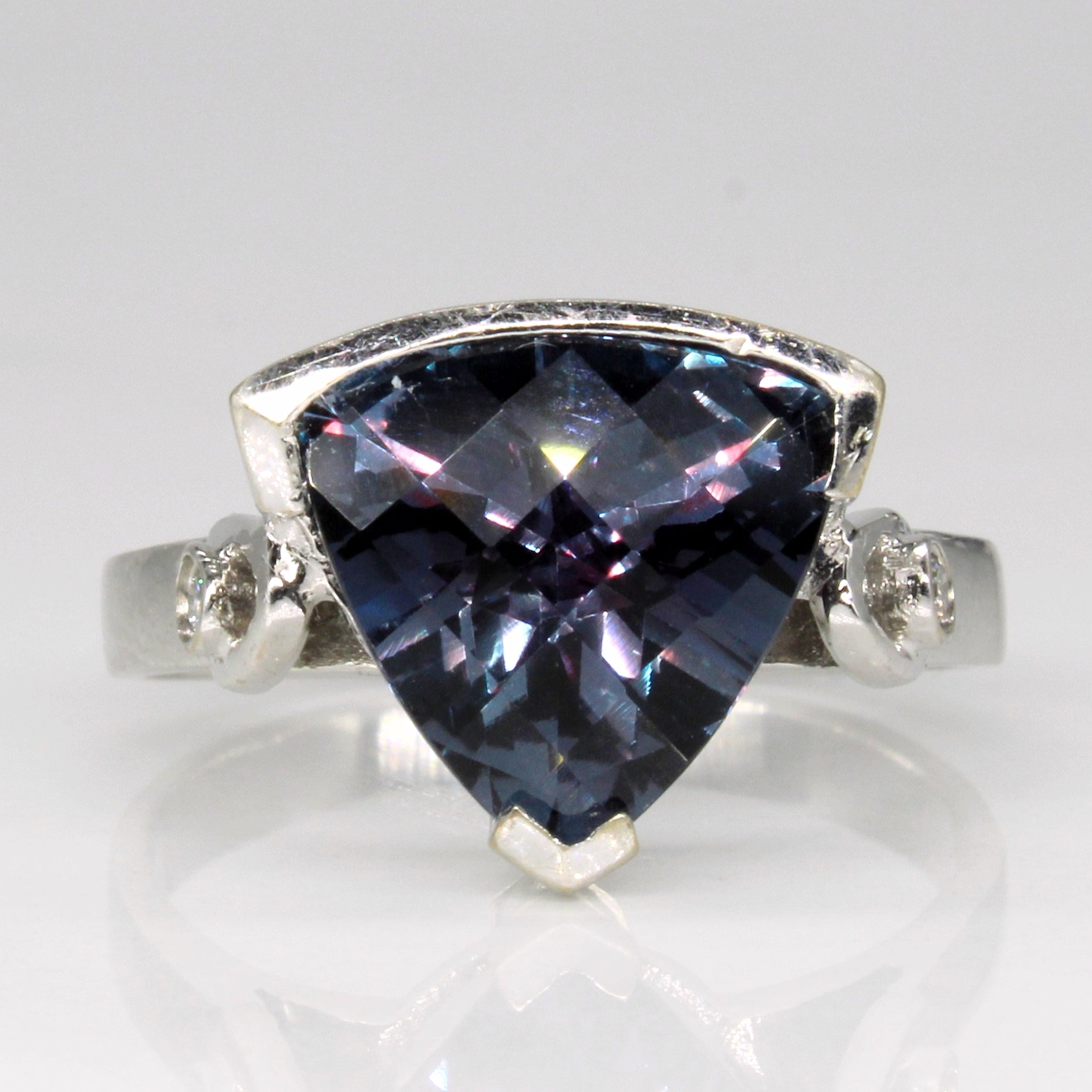 Synthetic Colour Change Sapphire & Diamond Ring | 5.00ct, 0.04ctw | SZ 8.75 |