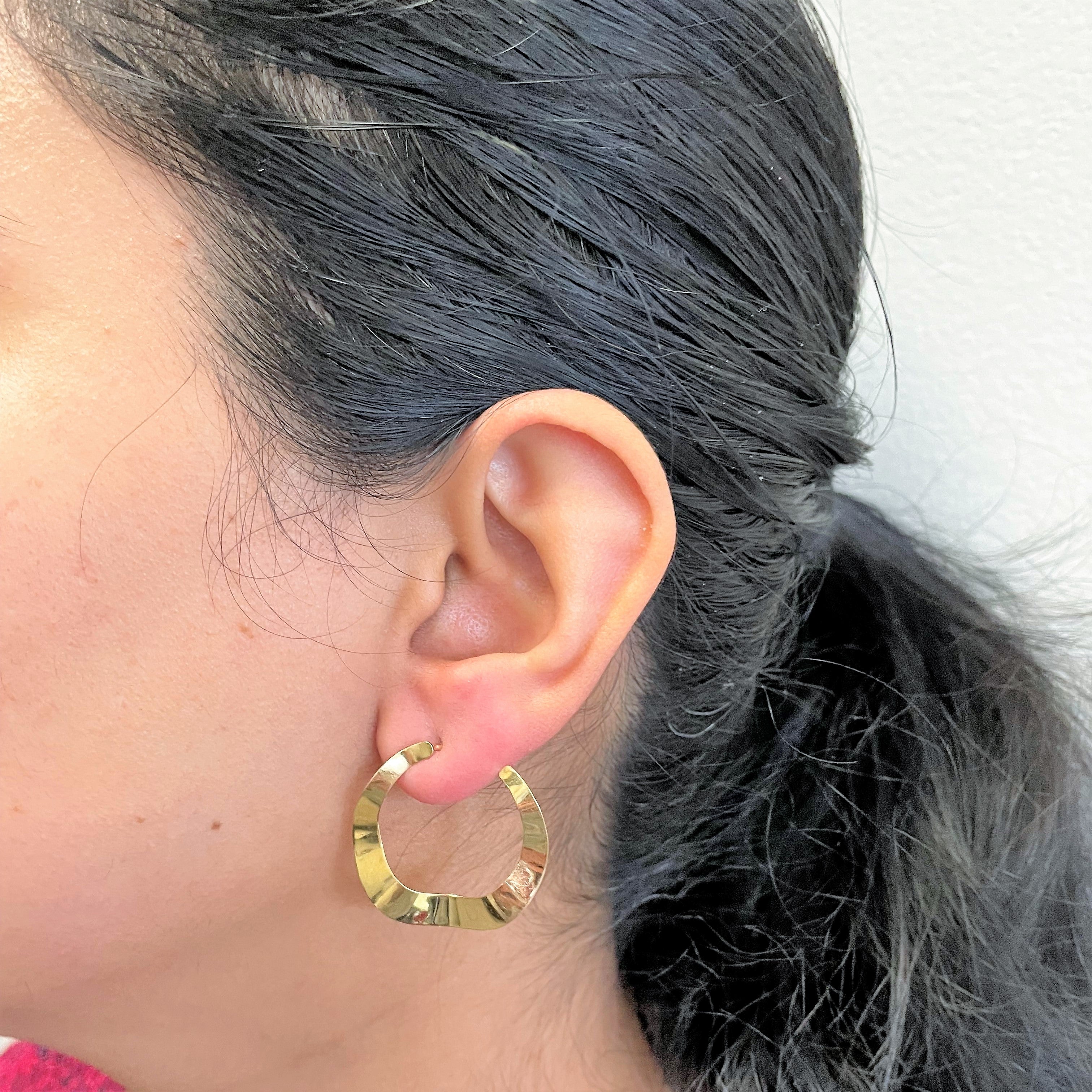 Wavy Gold Hoop Earrings |