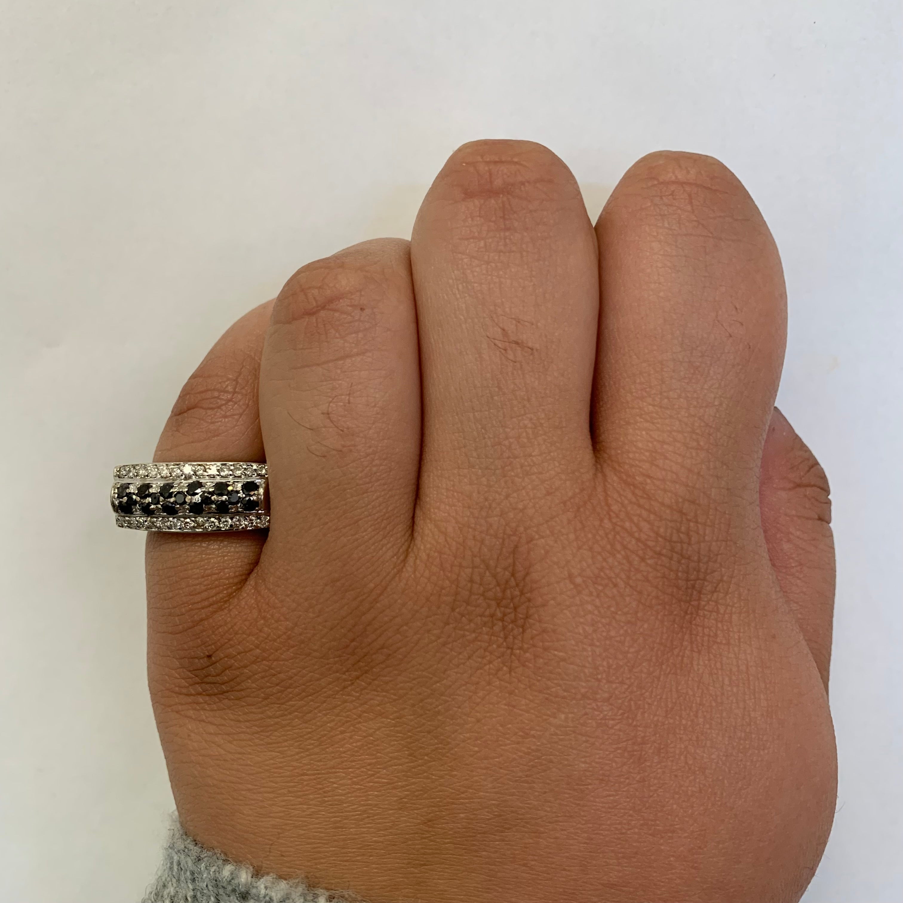 Black & White Diamond Band | 0.51ctw | SZ 6 |