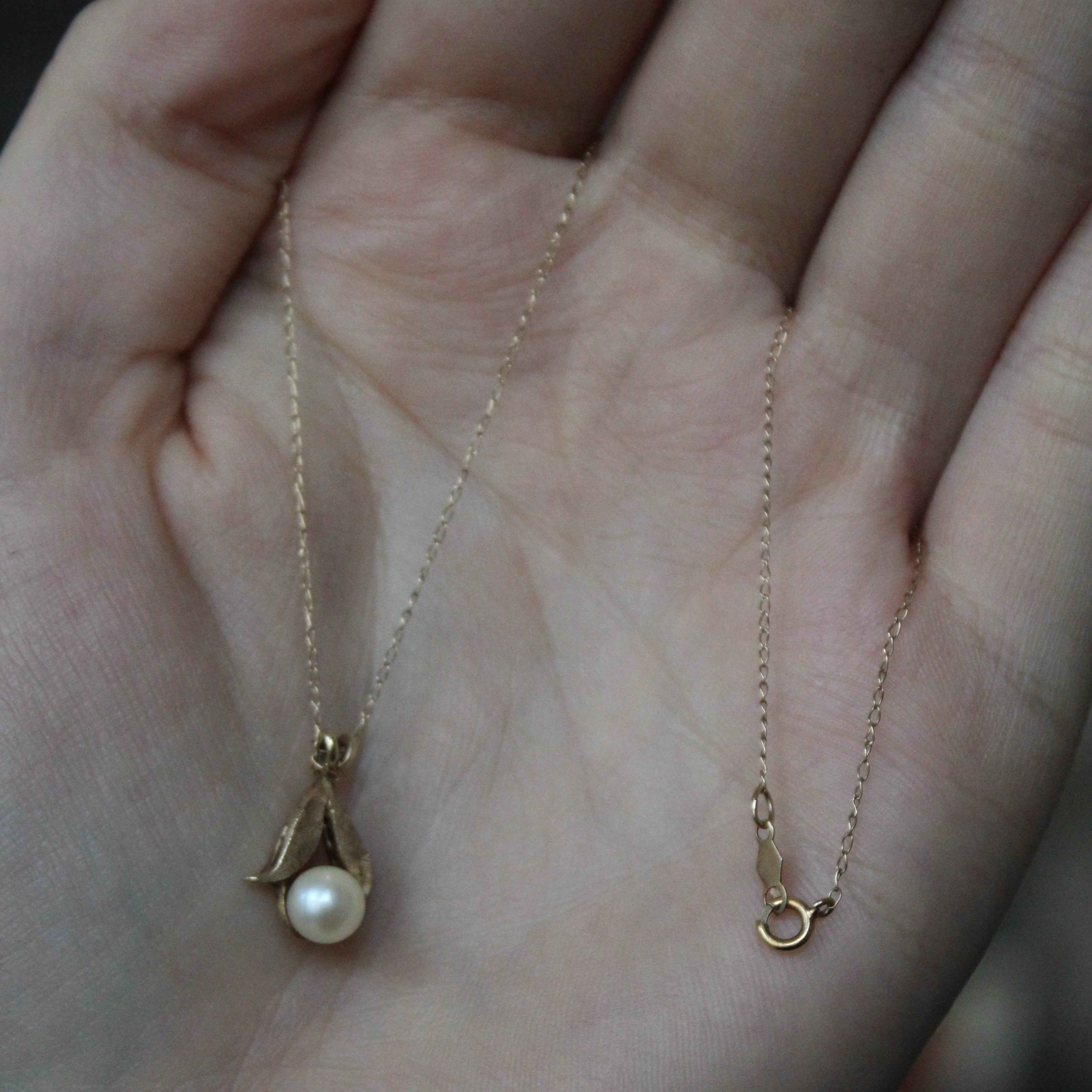 Cross Hatched Pearl Necklace Necklace | 18" |