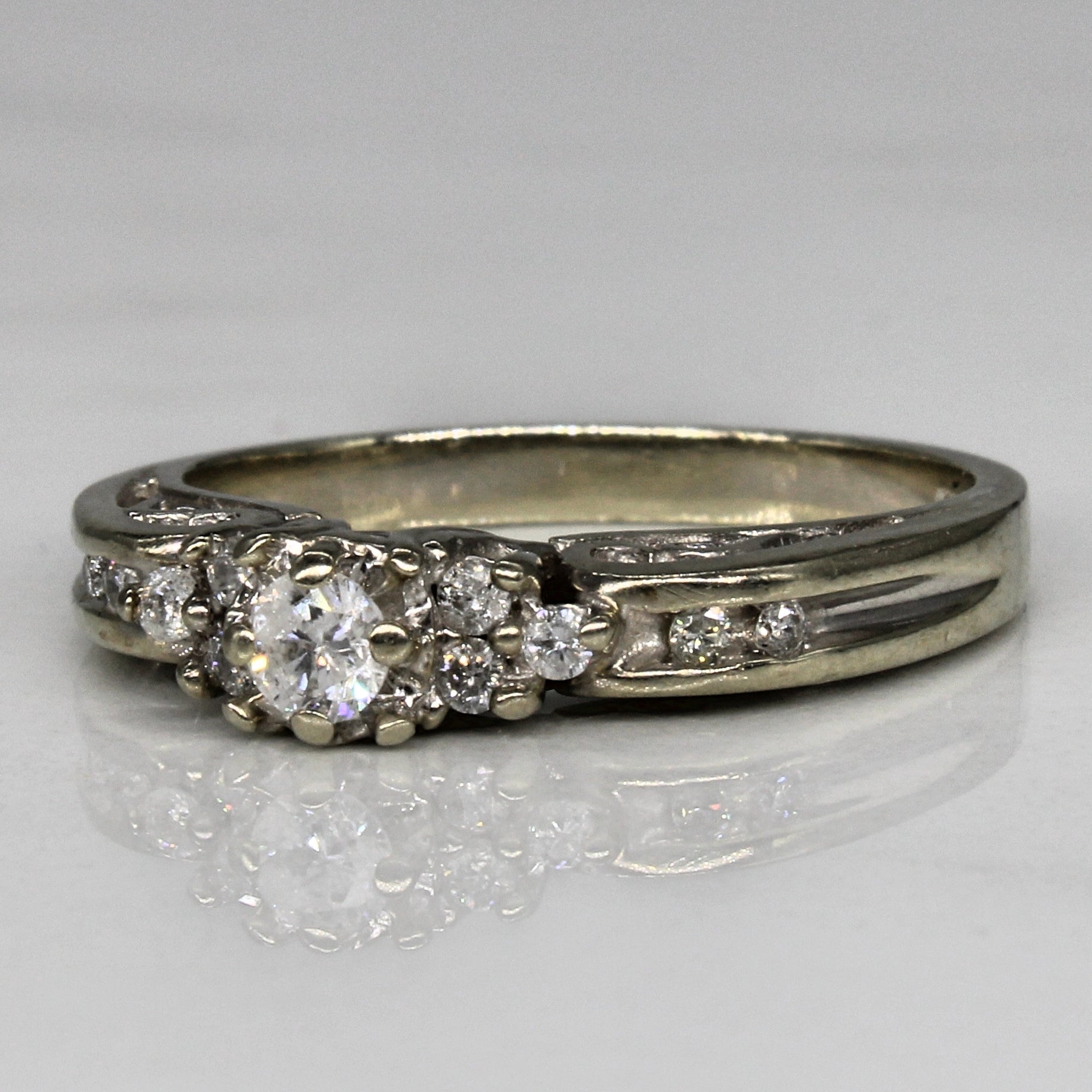 Grooved Diamond Cluster Ring | 0.25ctw | SZ 6.75 |