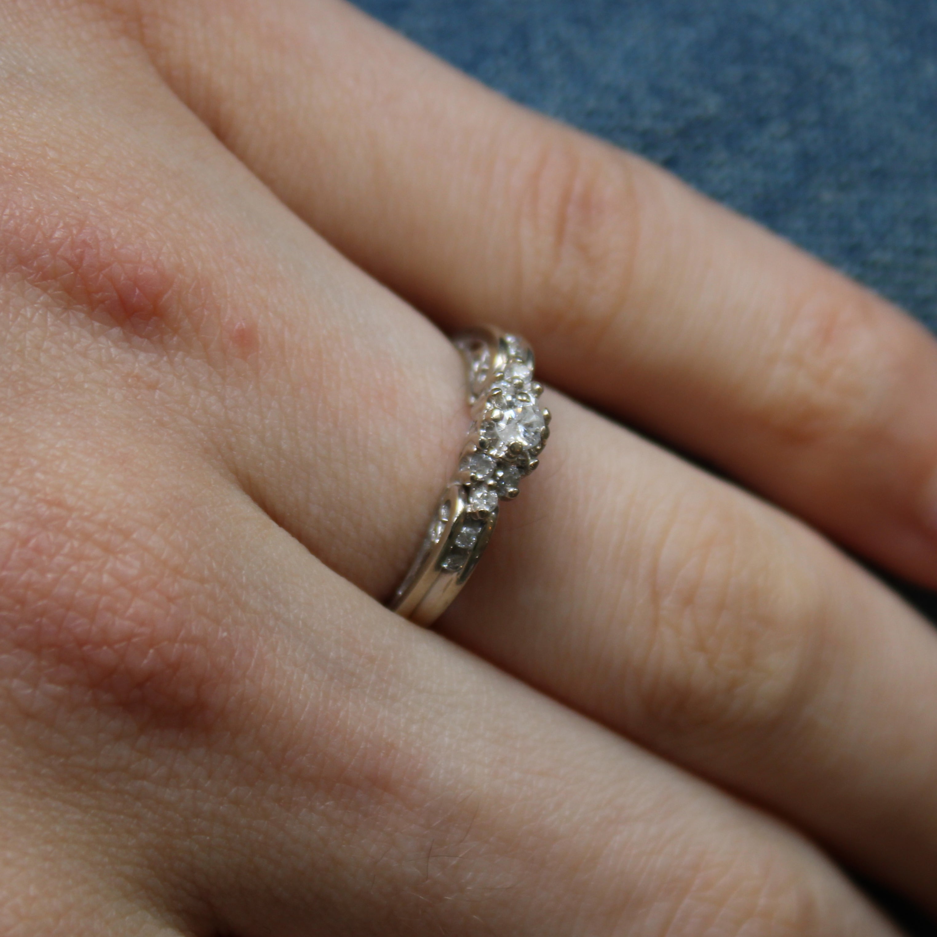 Grooved Diamond Cluster Ring | 0.25ctw | SZ 6.75 |