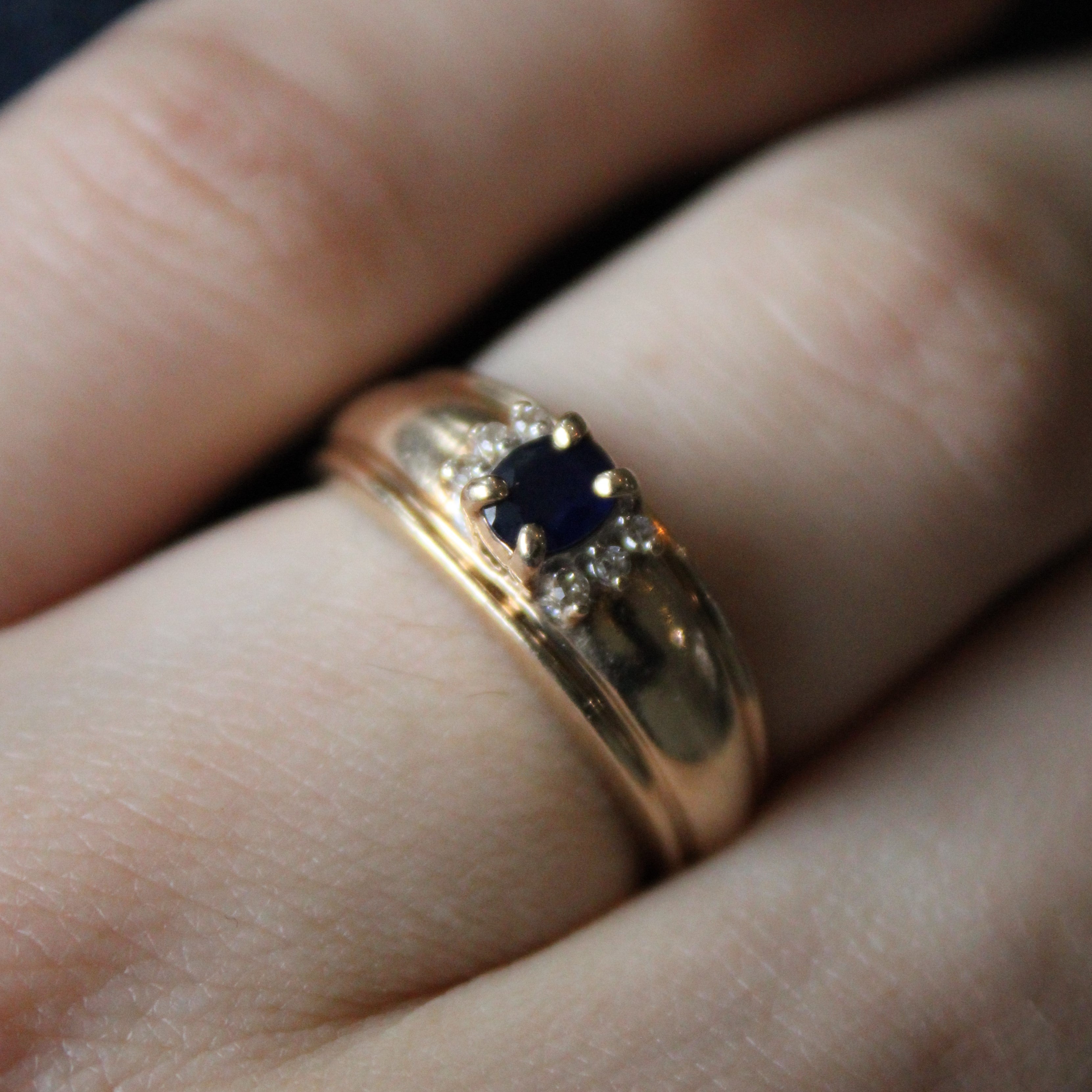 Sapphire & Diamond Ring | 0.21ct, 0.03ctw | SZ 7 |