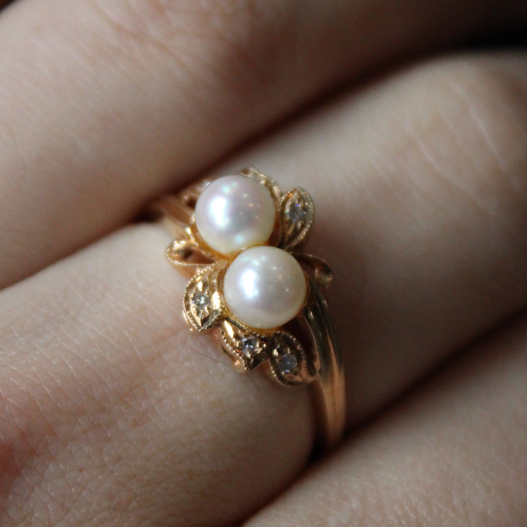 Ornate Pearl & Diamond Ring | 0.06ctw | SZ 8.5 |