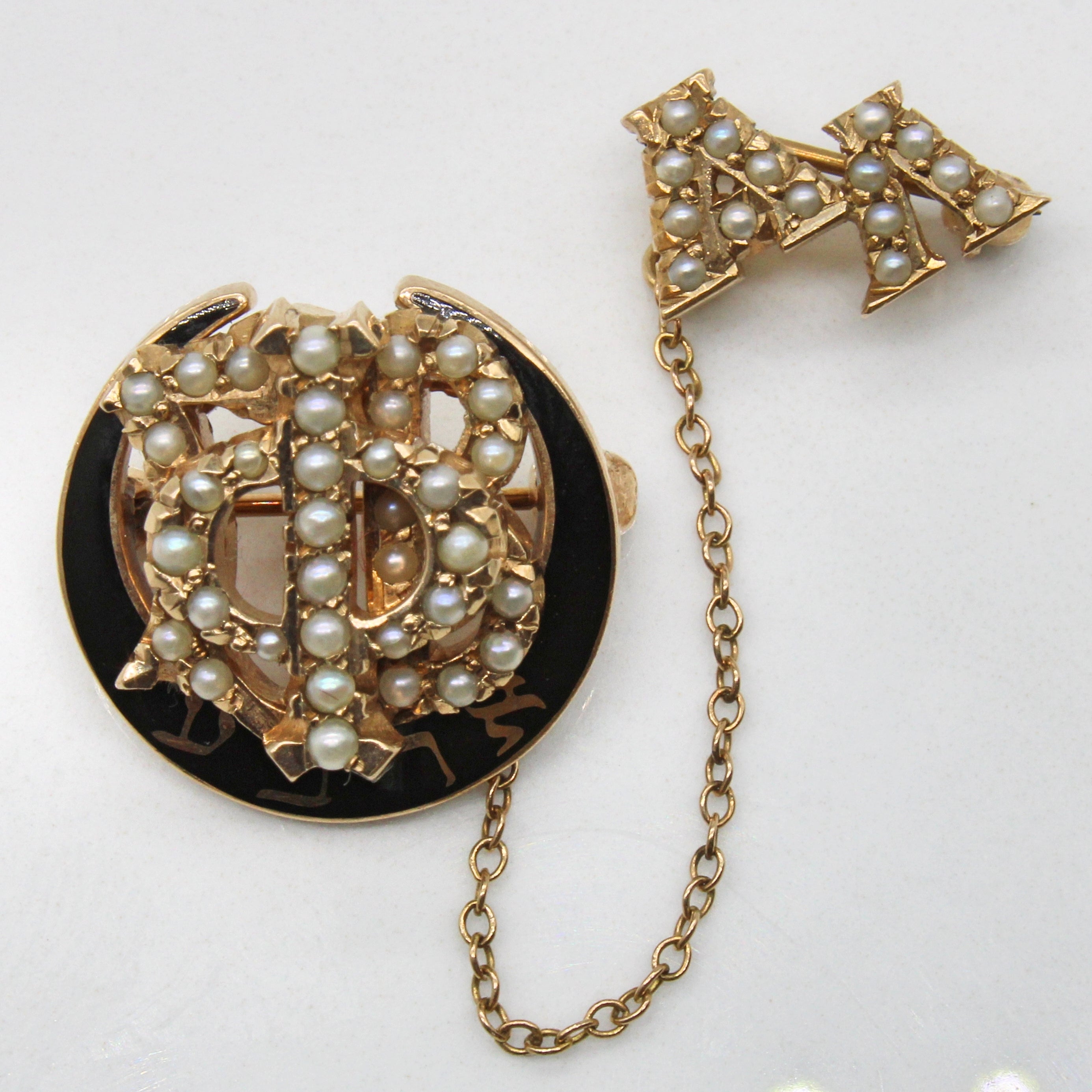 1950s Pearl Cloak Closure |