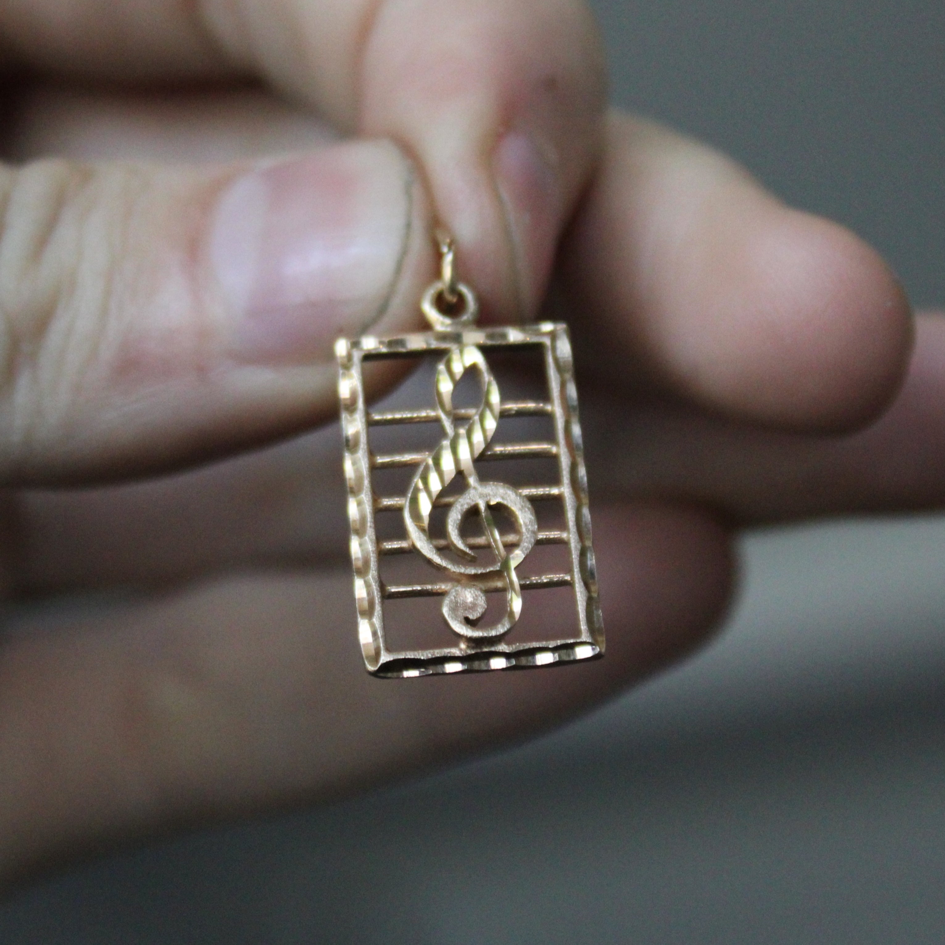 10k Yellow Gold Treble Clef Pendant |