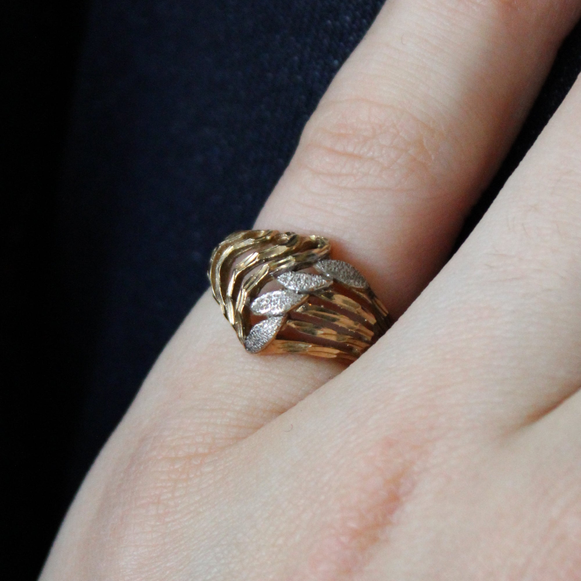 Ornate Split Shank Sparkle Ring | SZ 5.5 |