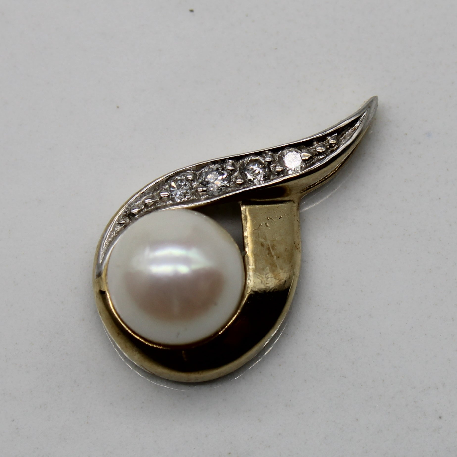 Pendentif en perles et diamants | 0,06 ct | 