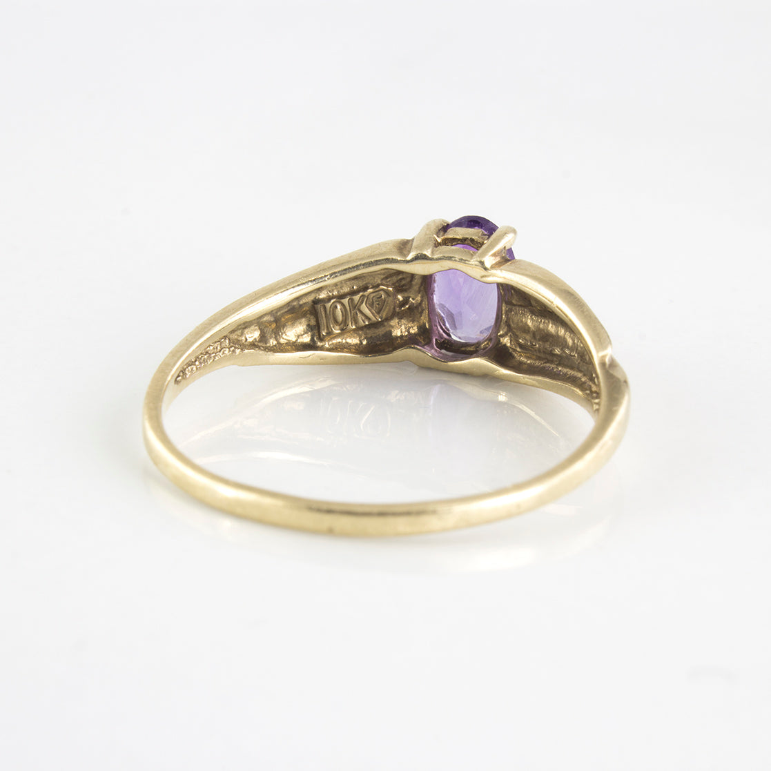 Oval Amethyst Solitaire Ring | 0.40 ctw | SZ 6.75 |