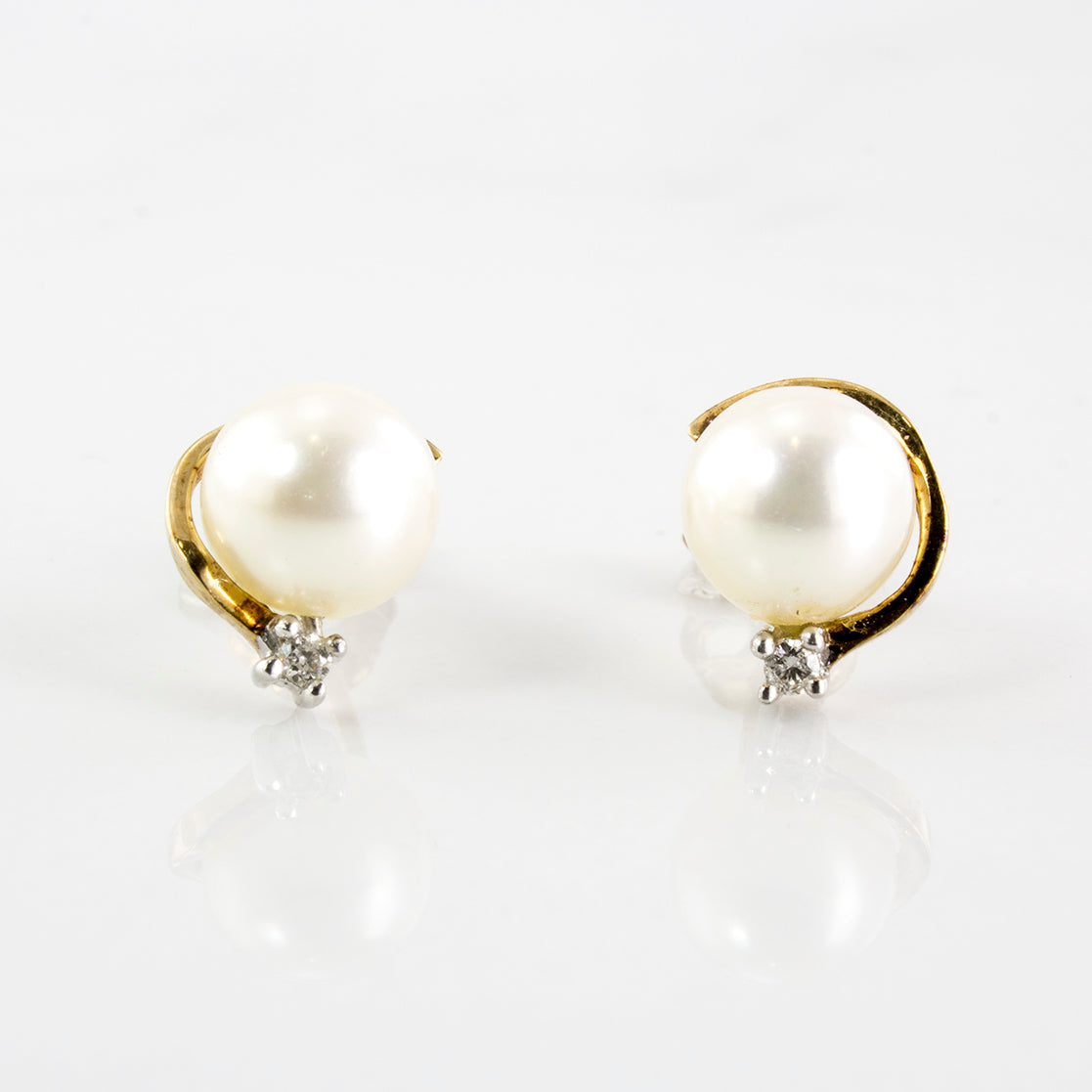Diamond & Pearl Stud Earrings | 0.04 ctw |