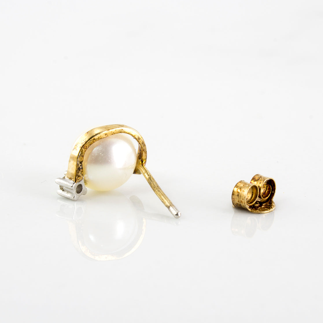 Diamond & Pearl Stud Earrings | 0.04 ctw |