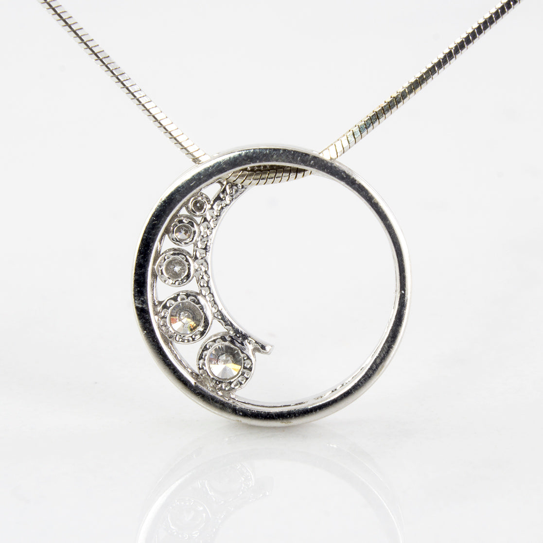 Diamond Journey Circle Necklace | 0.21 ctw | SZ 18