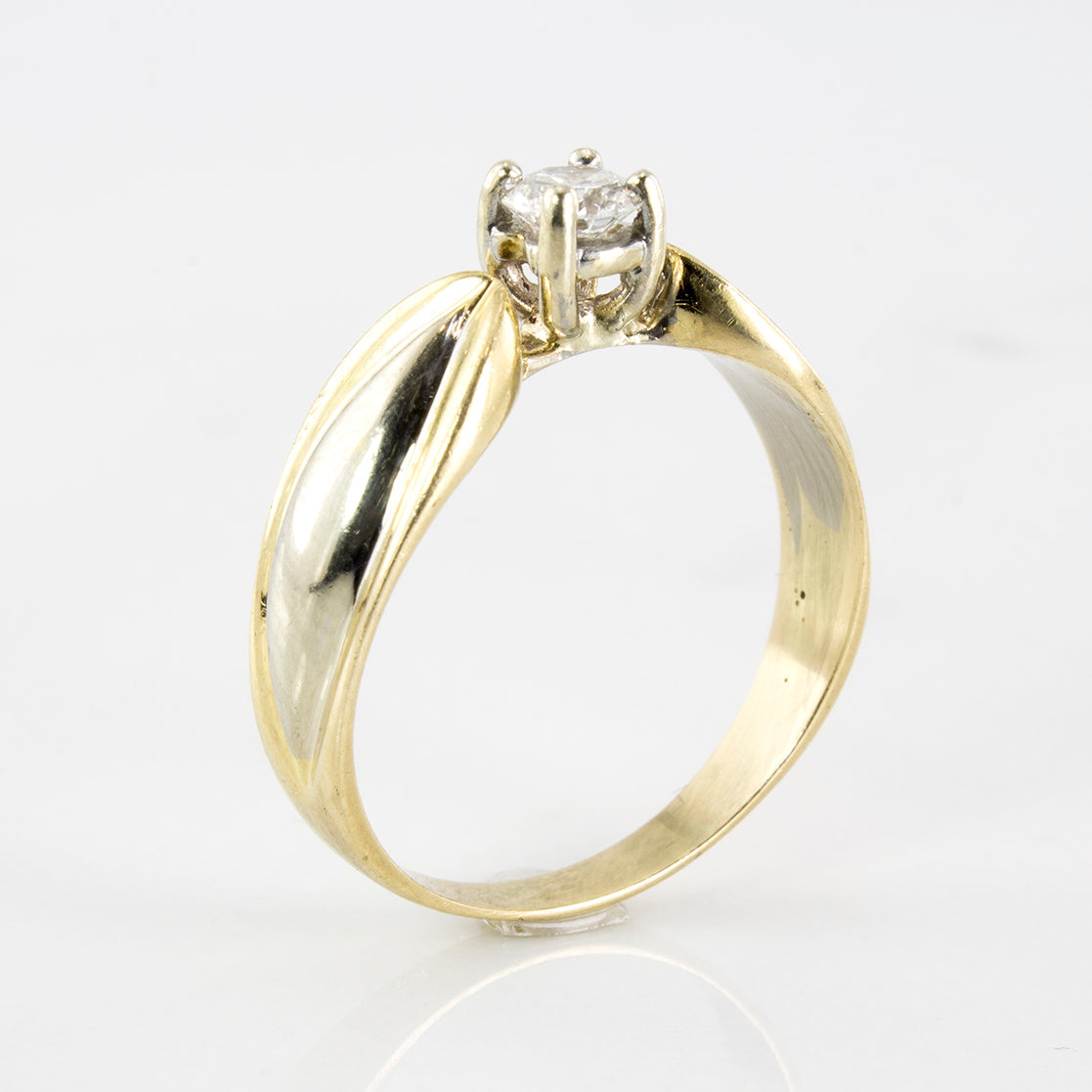 Two Tone Diamond Solitaire Ring | 0.28 ctw | SZ 8.5 |