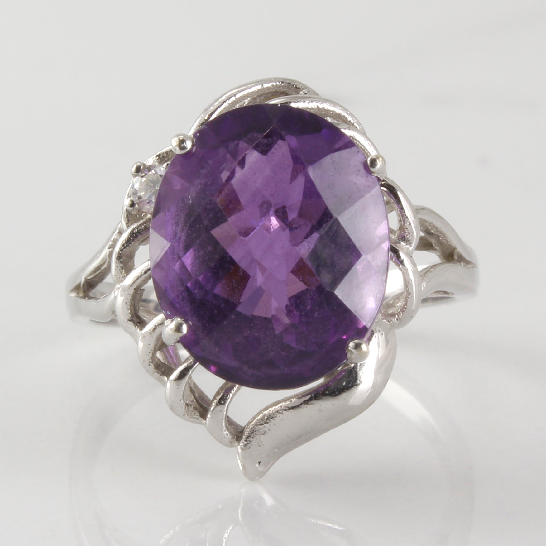 Oval Amethyst Cocktail Ring | 0.03ct, 4.00ct | SZ 6 |